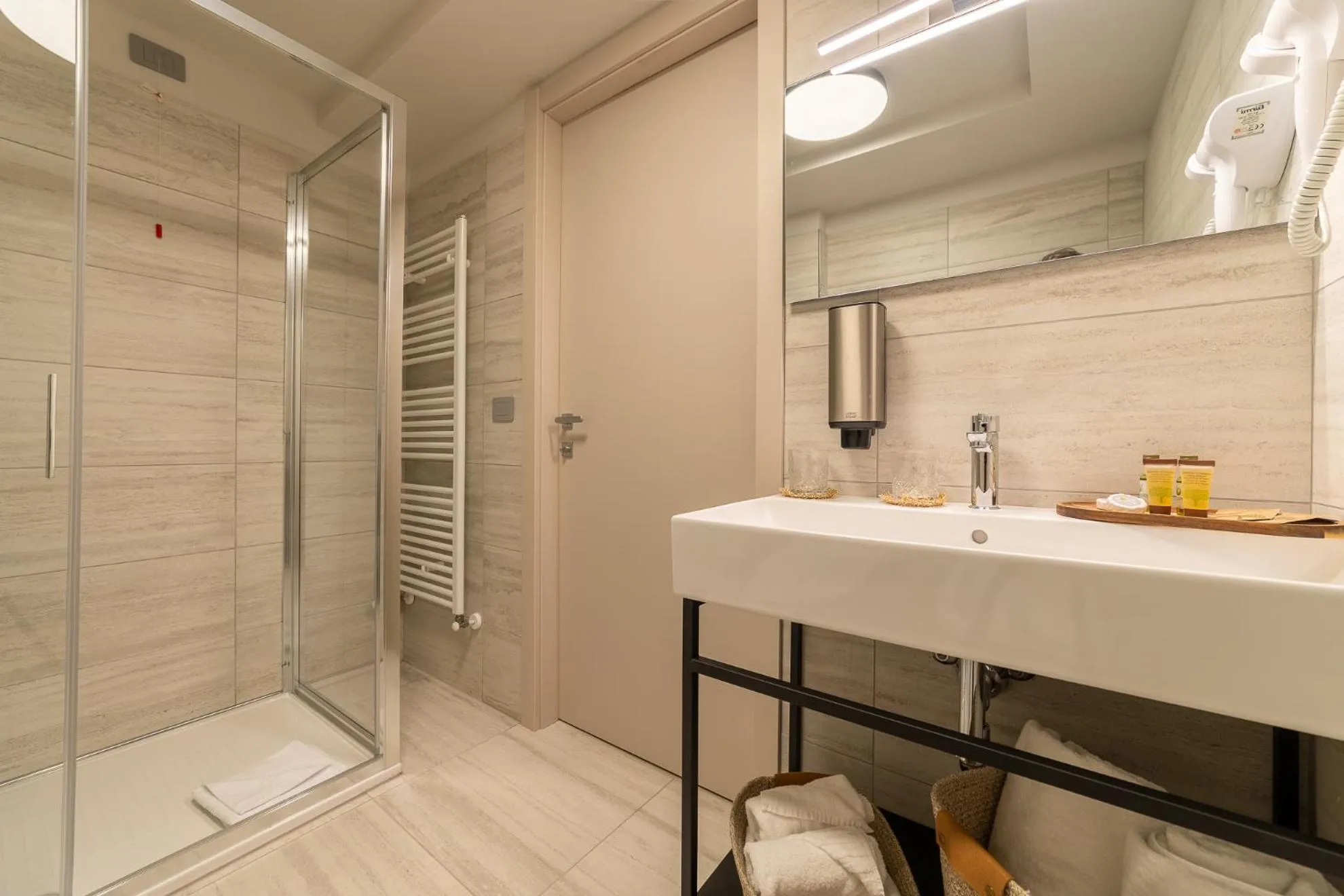 Bathroom in Riserva Bianca Limone Hotel & SPA