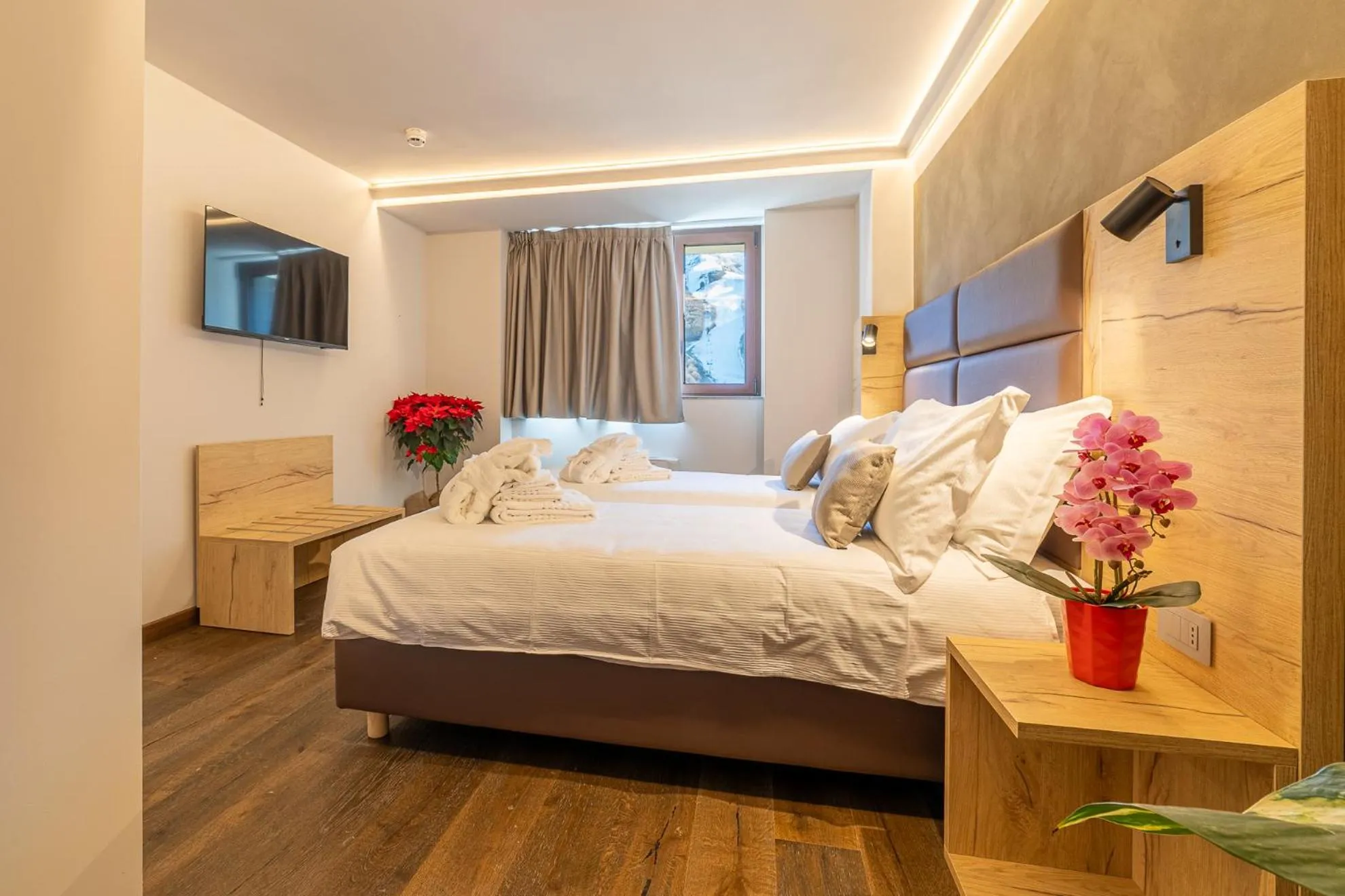Photo of the whole room, Bed in Riserva Bianca Limone Hotel & SPA