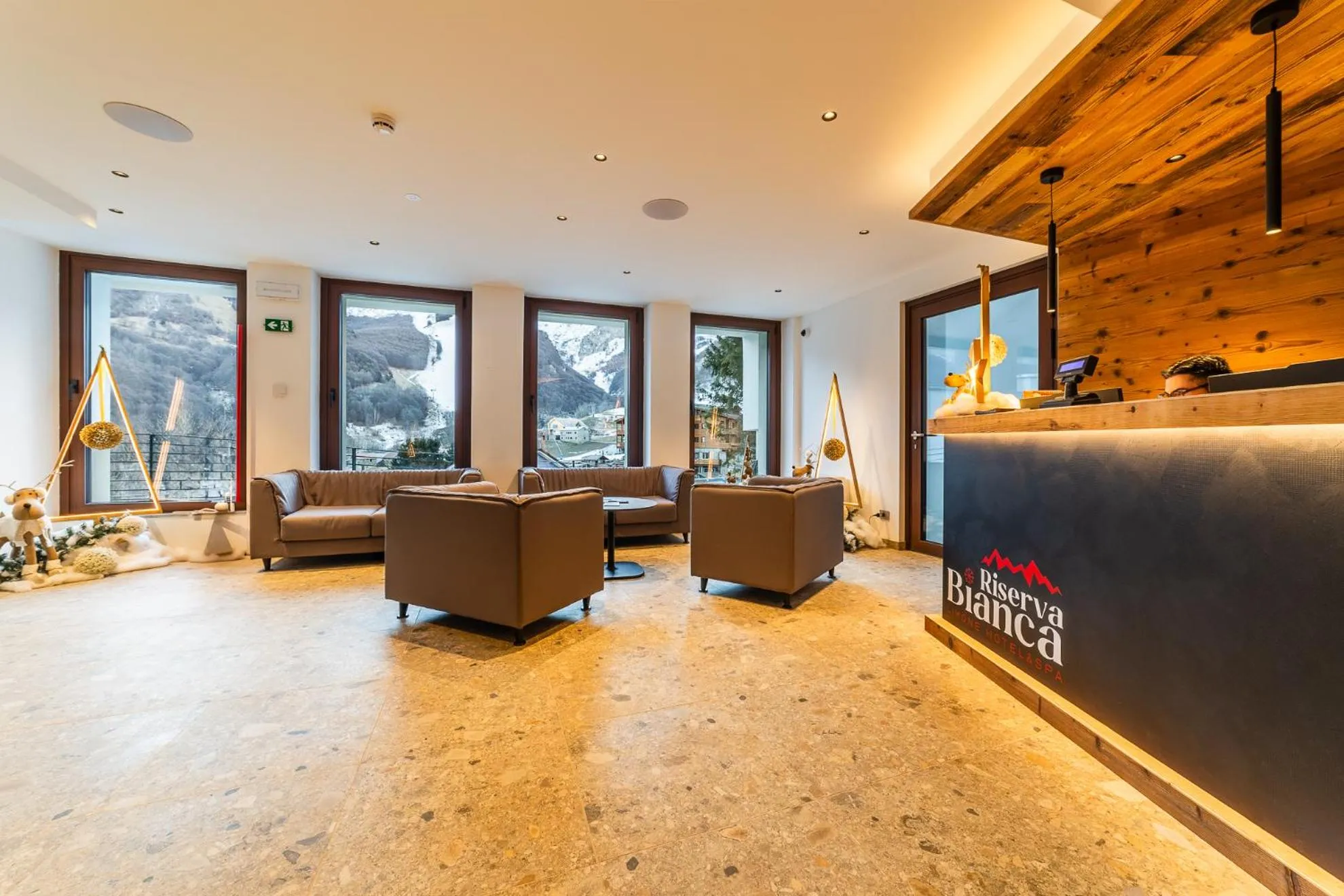Lobby or reception in Riserva Bianca Limone Hotel & SPA