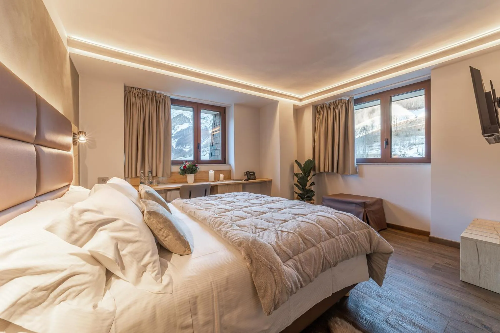 Photo of the whole room, Bed in Riserva Bianca Limone Hotel & SPA