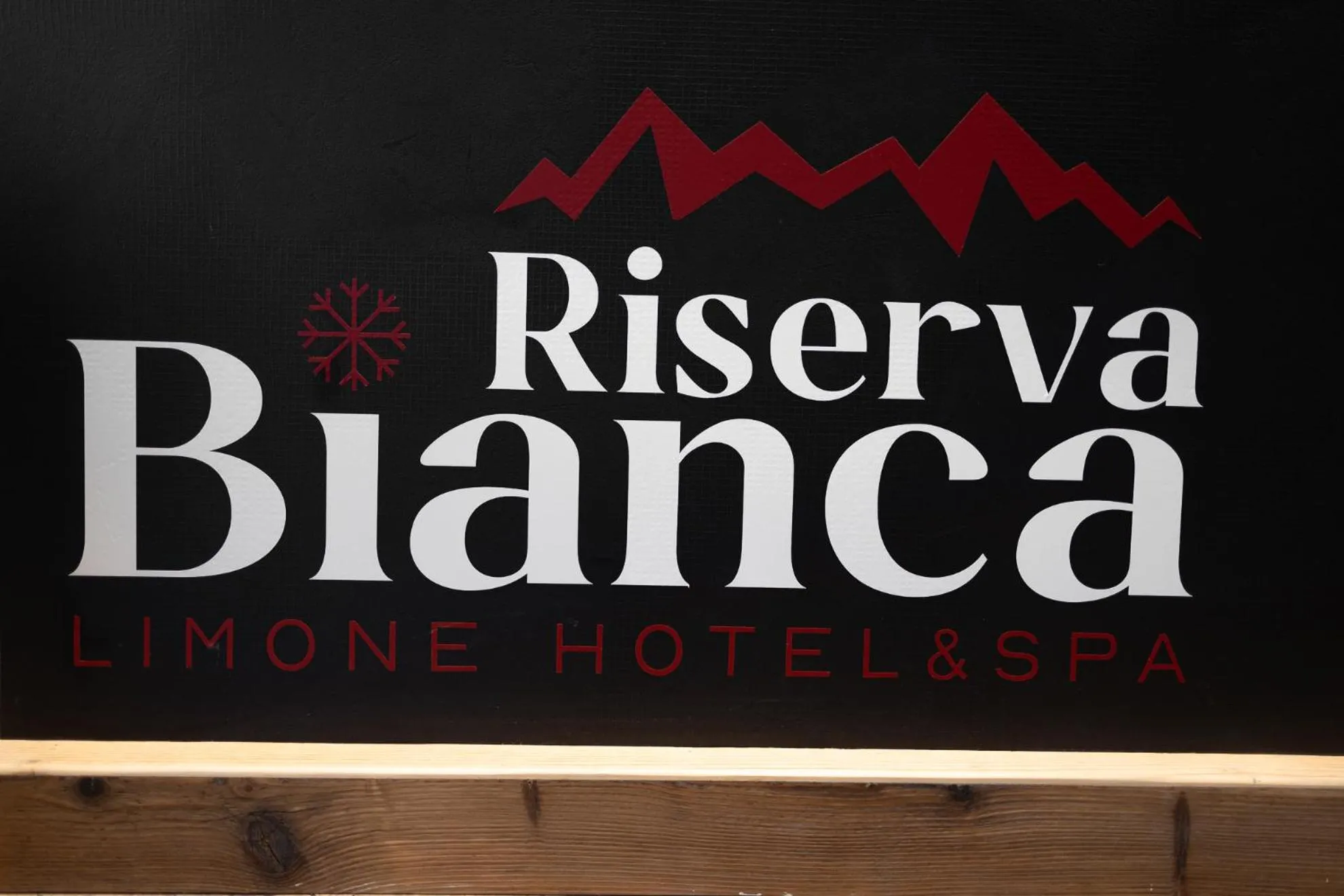 Lobby or reception in Riserva Bianca Limone Hotel & SPA