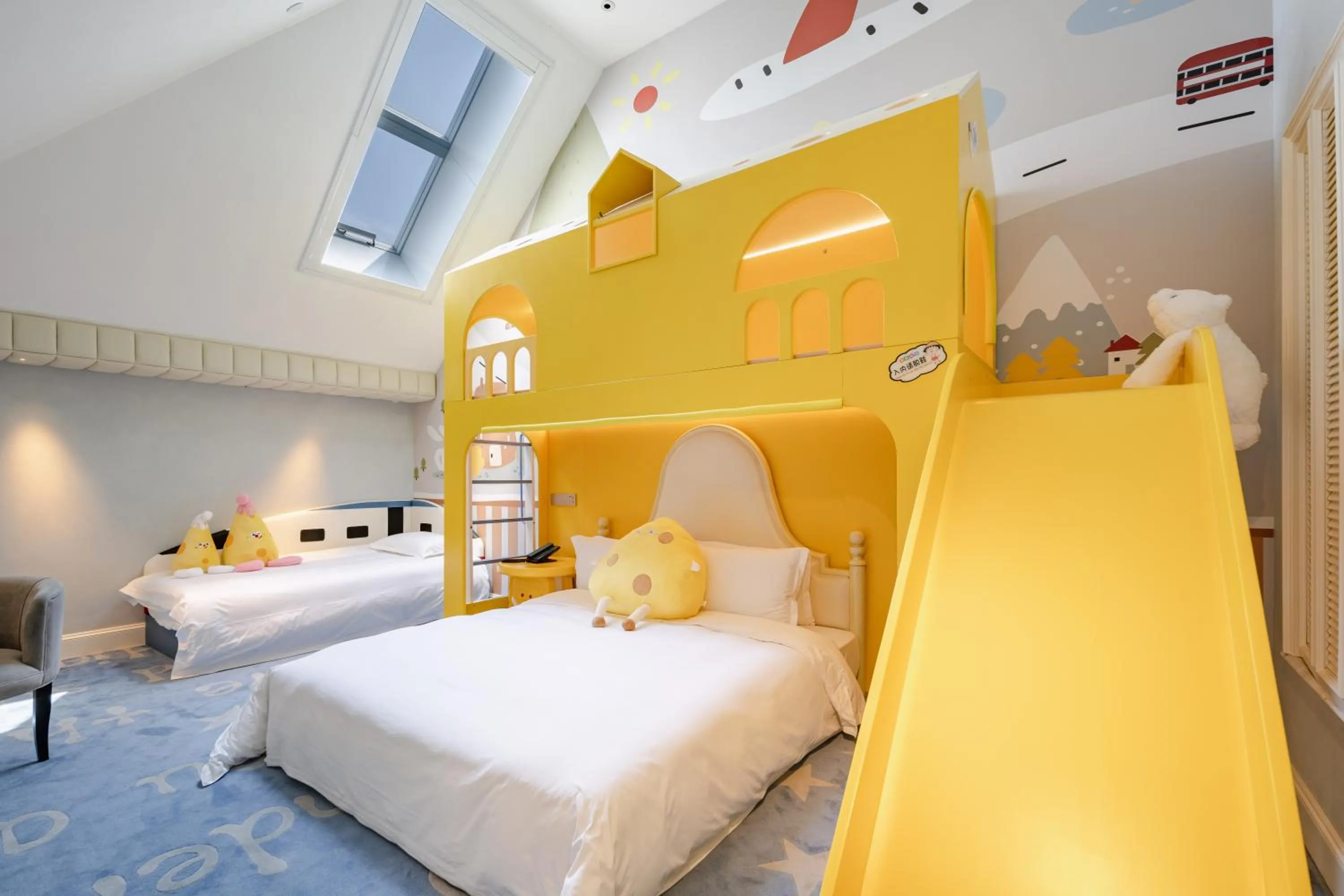 Photo of the whole room, Bed in NARADA Resort Shanghai Hotel Disney Store