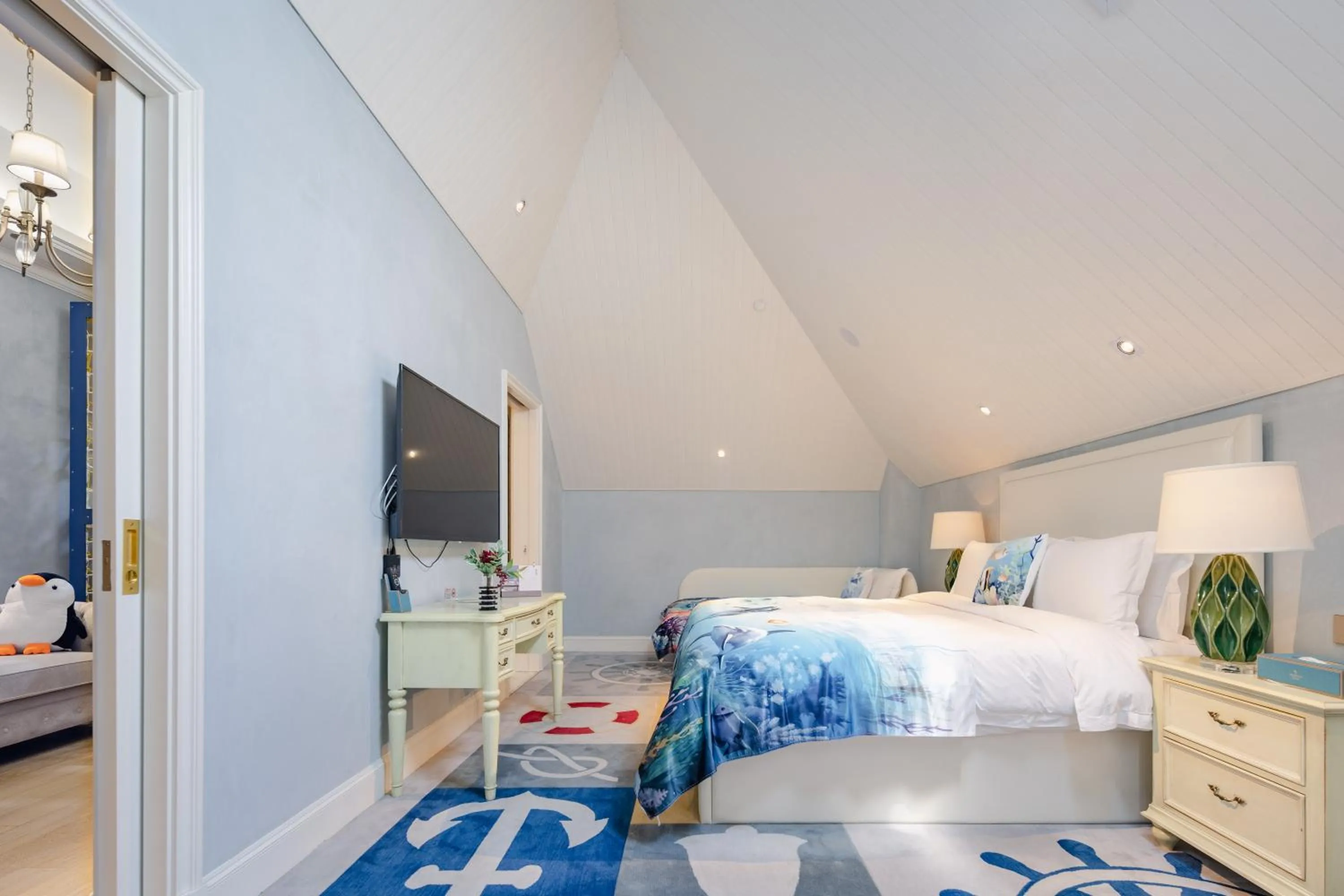 Photo of the whole room, Bed in NARADA Resort Shanghai Hotel Disney Store