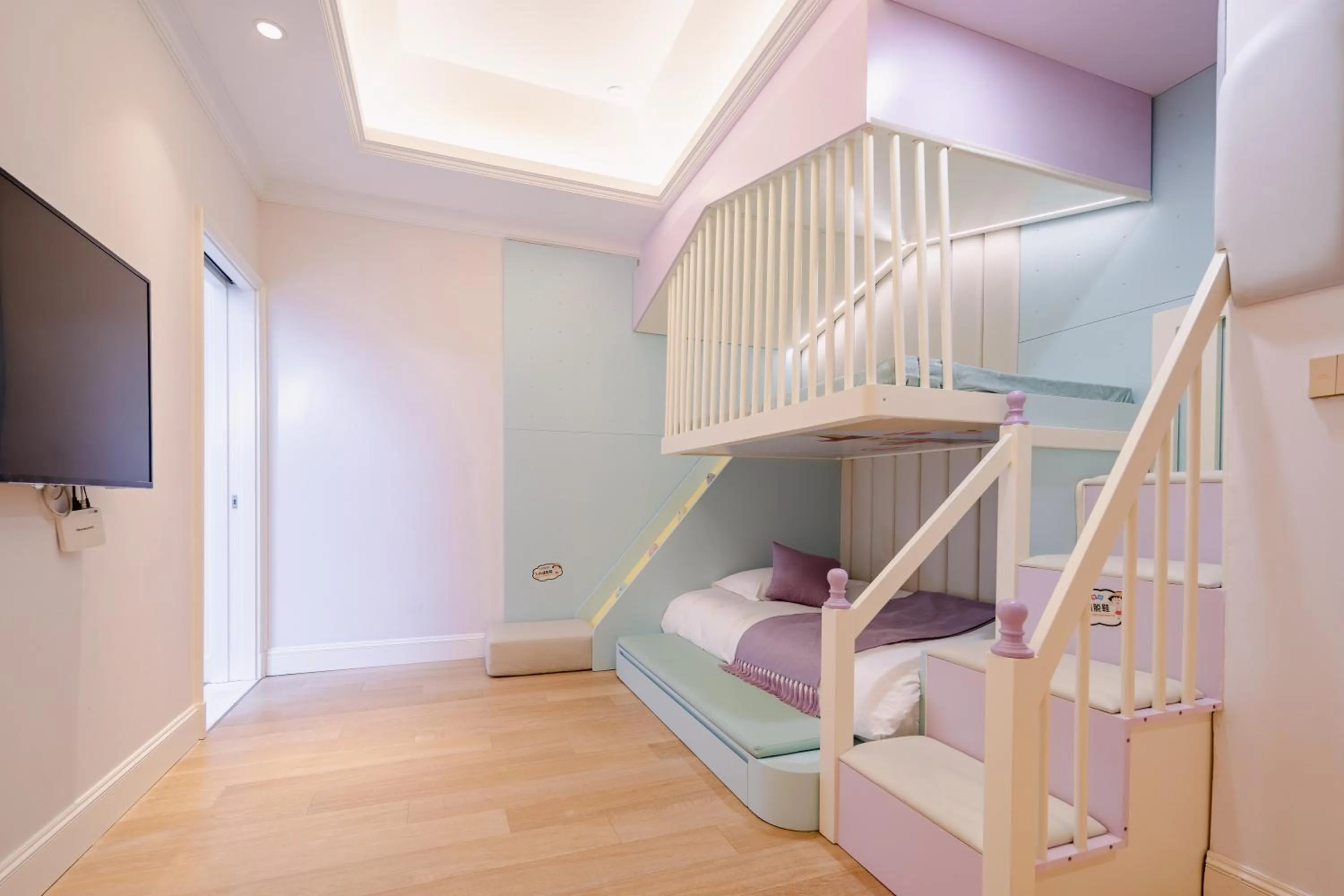 Photo of the whole room, Bed in NARADA Resort Shanghai Hotel Disney Store