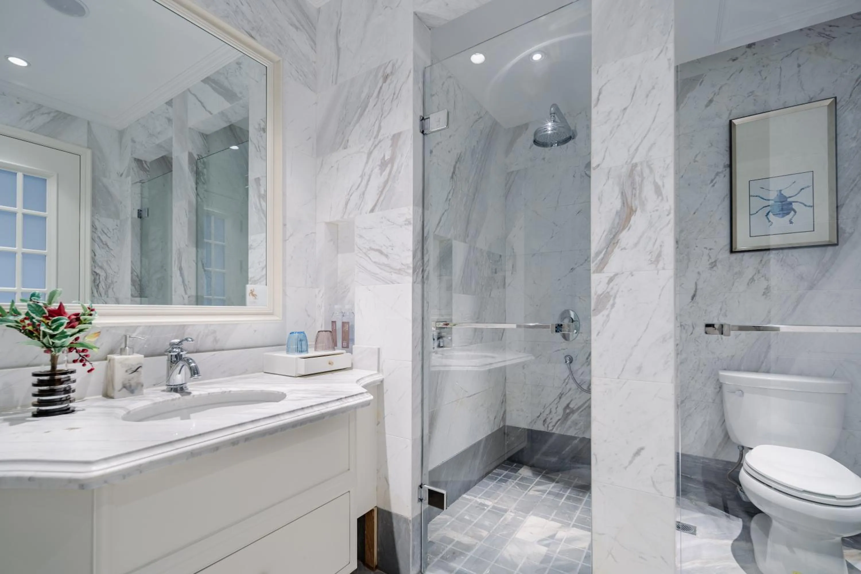 Toilet in NARADA Resort Shanghai Hotel Disney Store