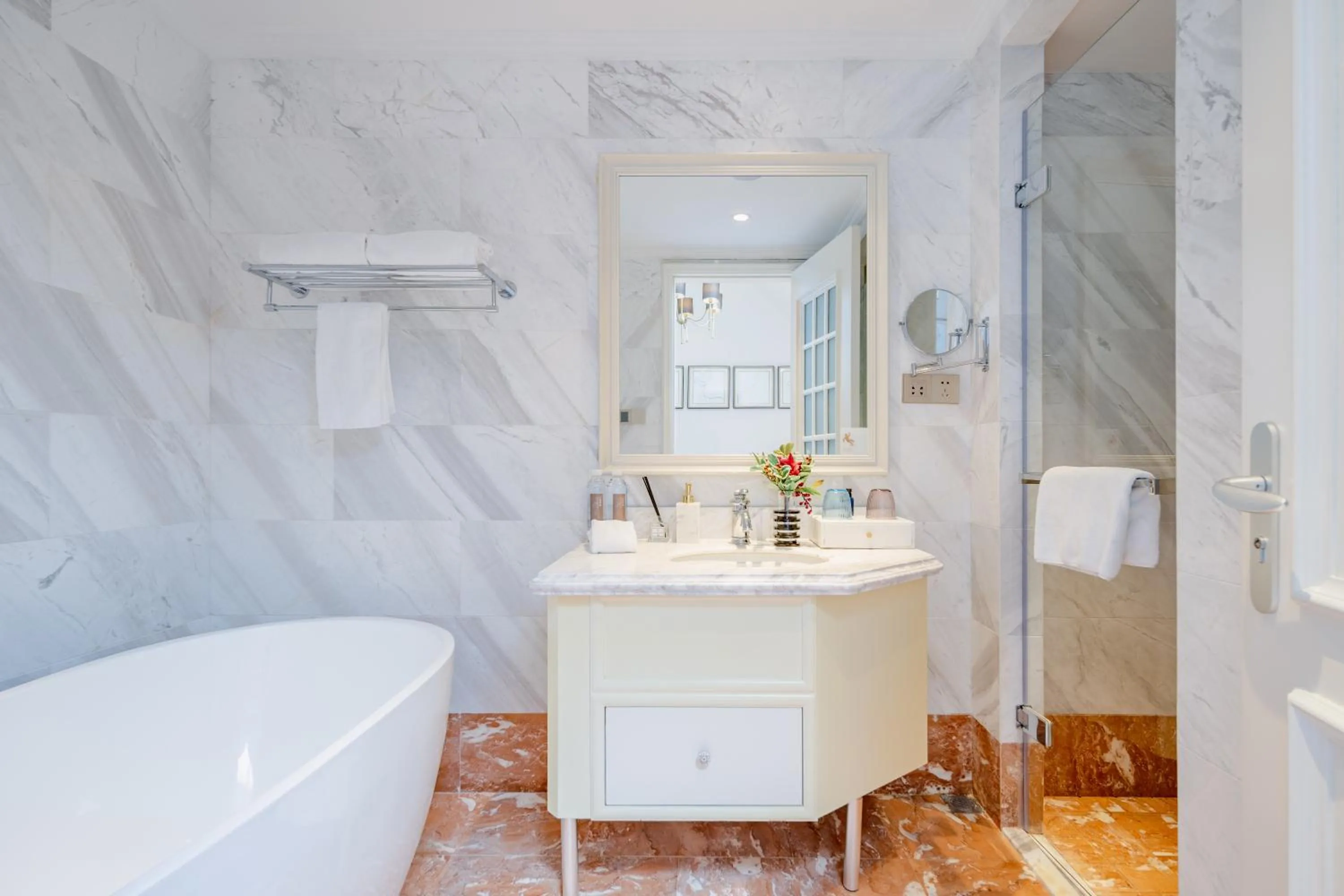 Shower in NARADA Resort Shanghai Hotel Disney Store