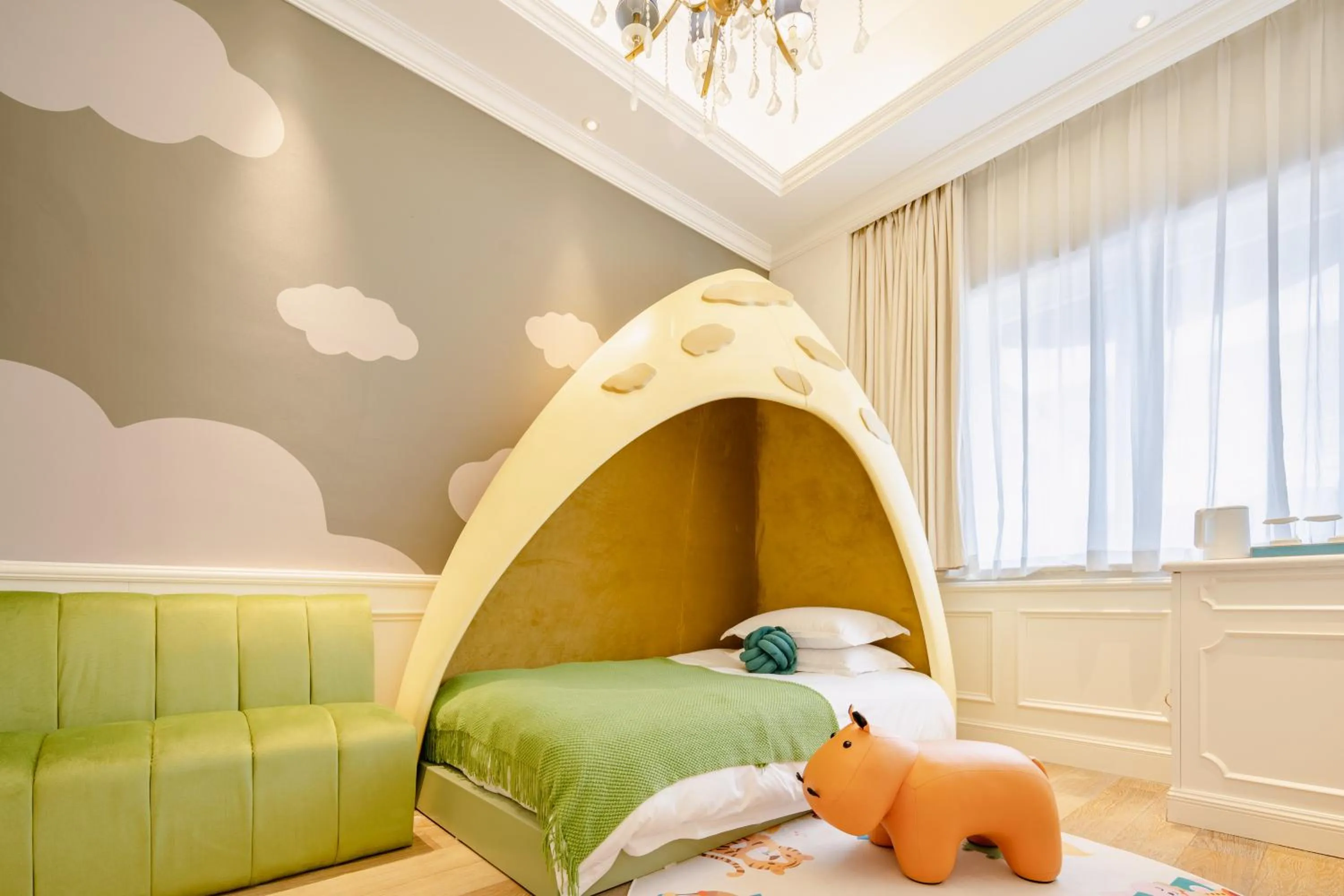Photo of the whole room, Bed in NARADA Resort Shanghai Hotel Disney Store