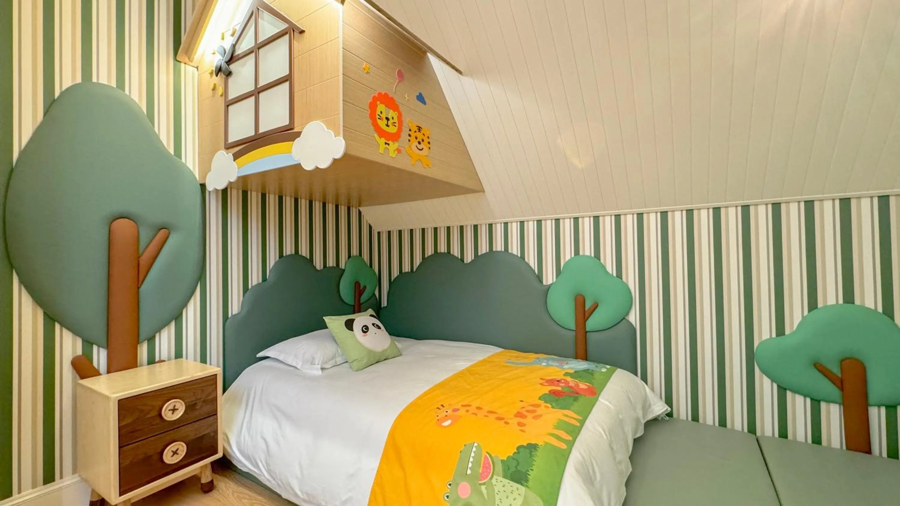 Photo of the whole room, Bed in NARADA Resort Shanghai Hotel Disney Store