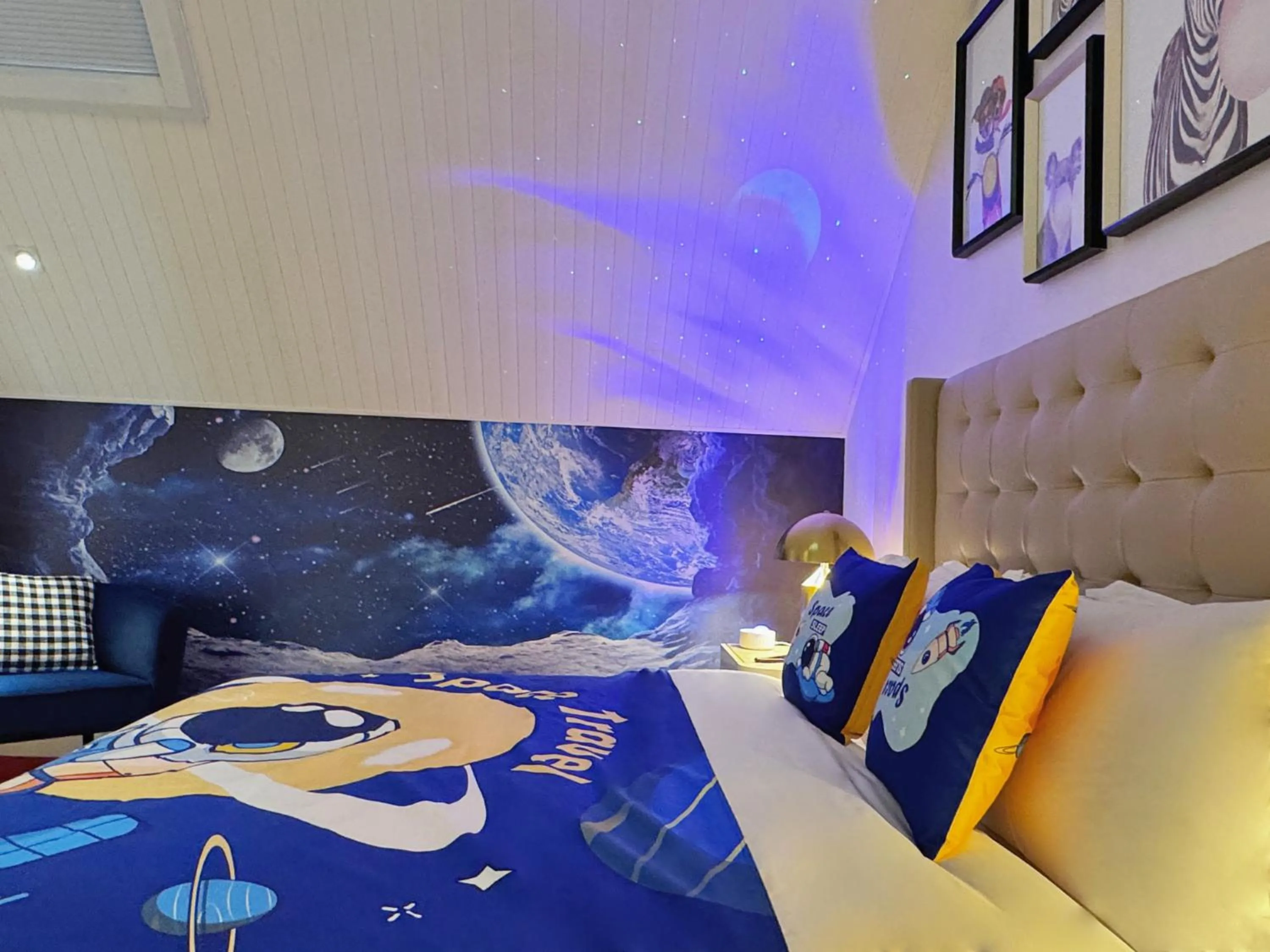 Bed in NARADA Resort Shanghai Hotel Disney Store