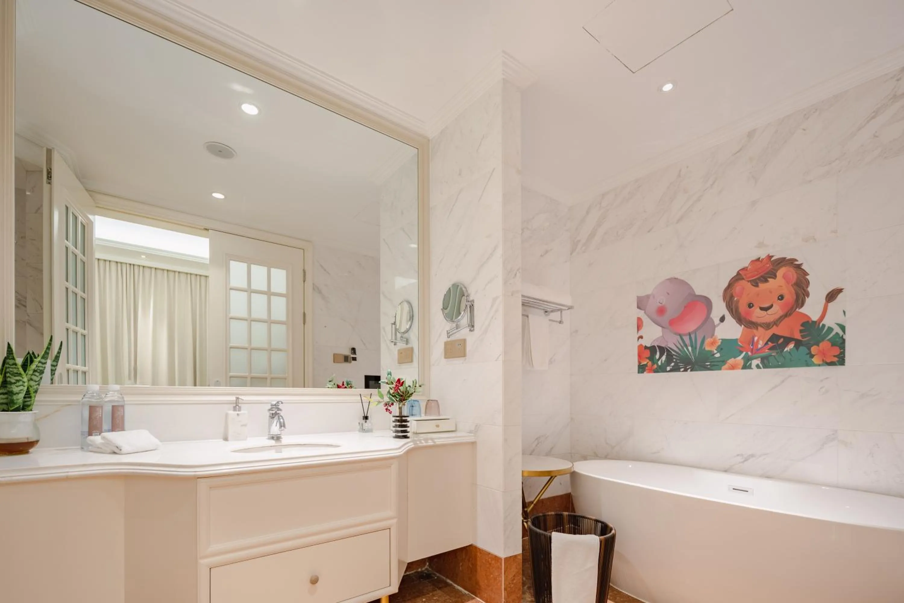 Toilet in NARADA Resort Shanghai Hotel Disney Store