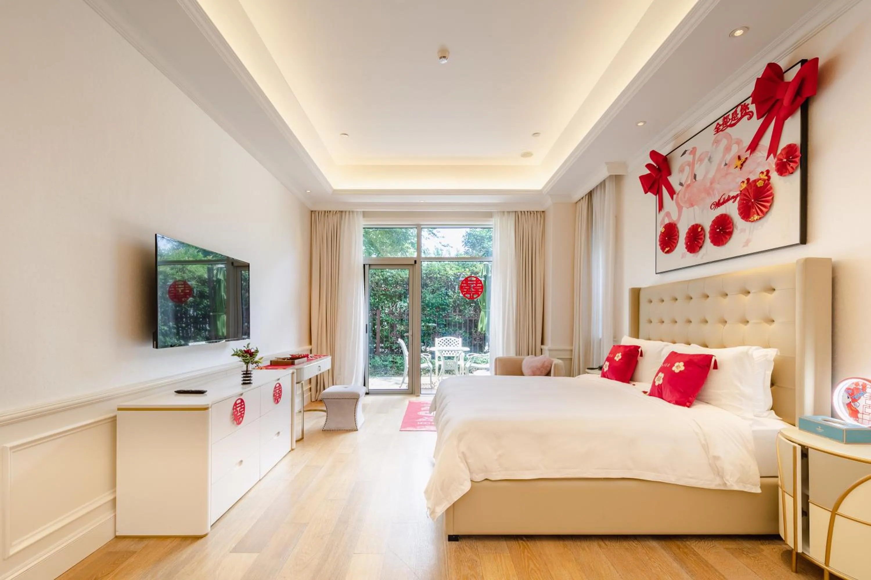 Photo of the whole room, Bed in NARADA Resort Shanghai Hotel Disney Store