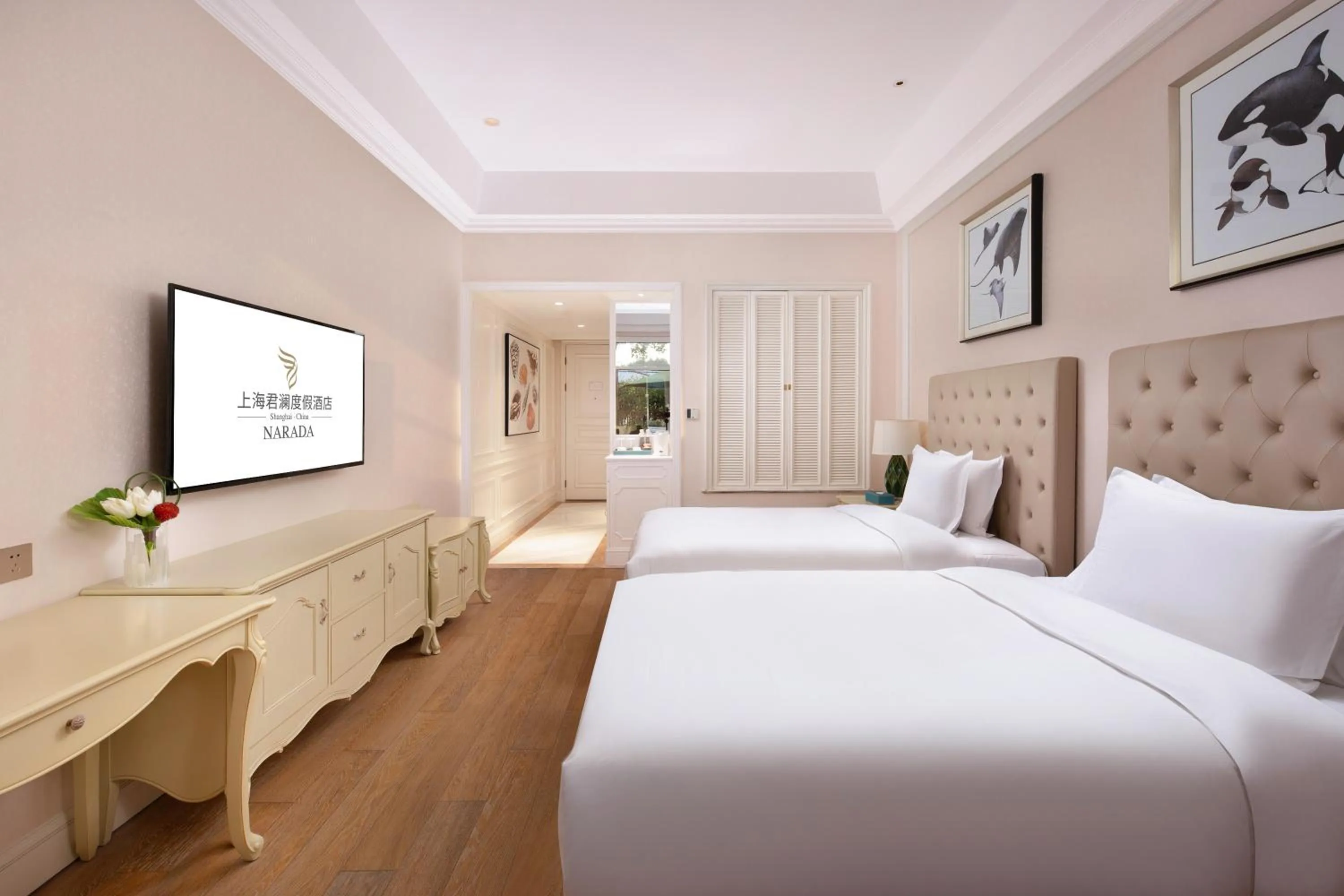 Photo of the whole room, Bed in NARADA Resort Shanghai Hotel Disney Store