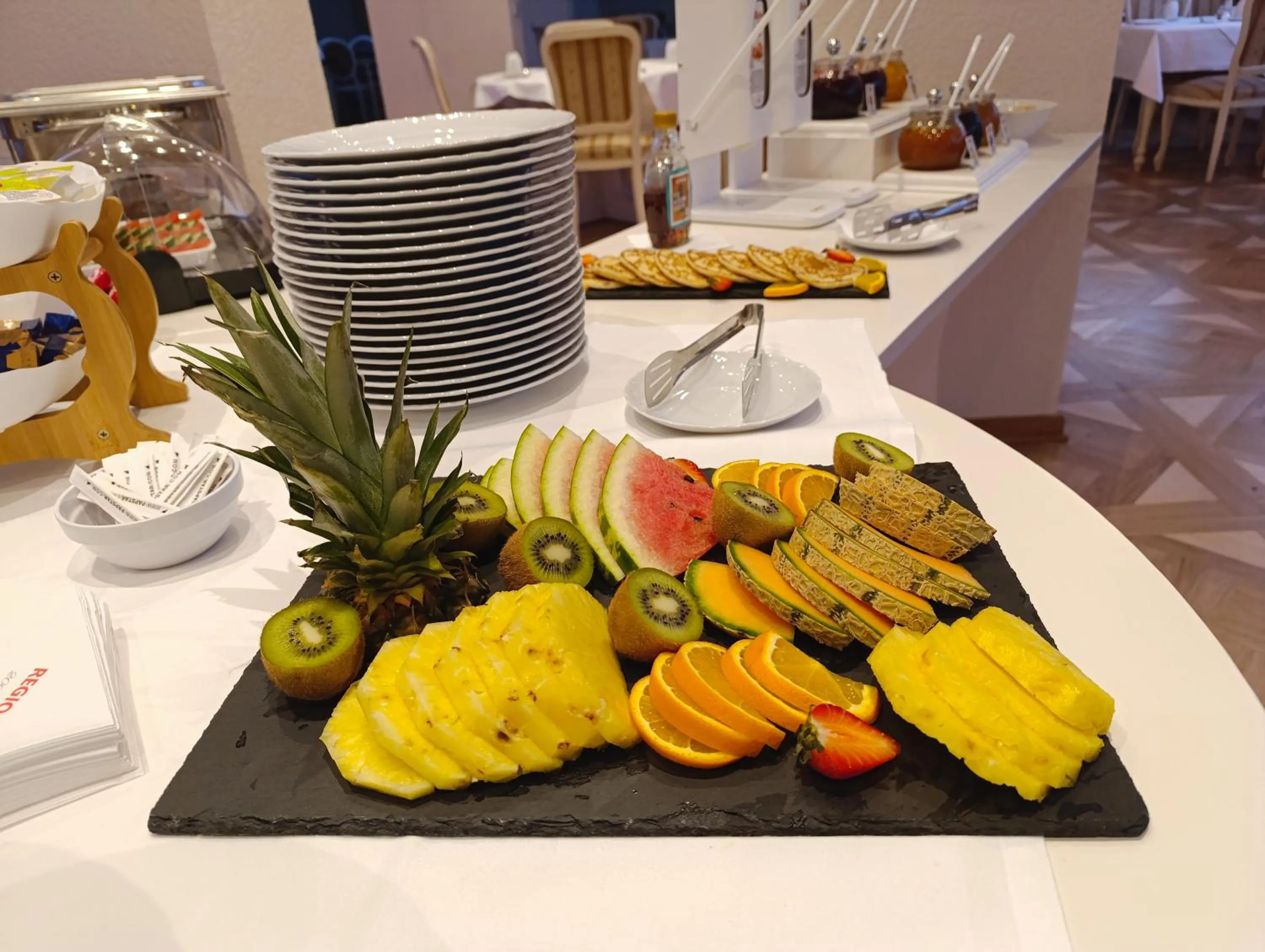 Buffet breakfast in REGIOHOTEL Bunte Stadt Wernigerode - #DirektInDerAltstadt #PrimaFrühstück #TopPreisLeistung #FrischRenoviert