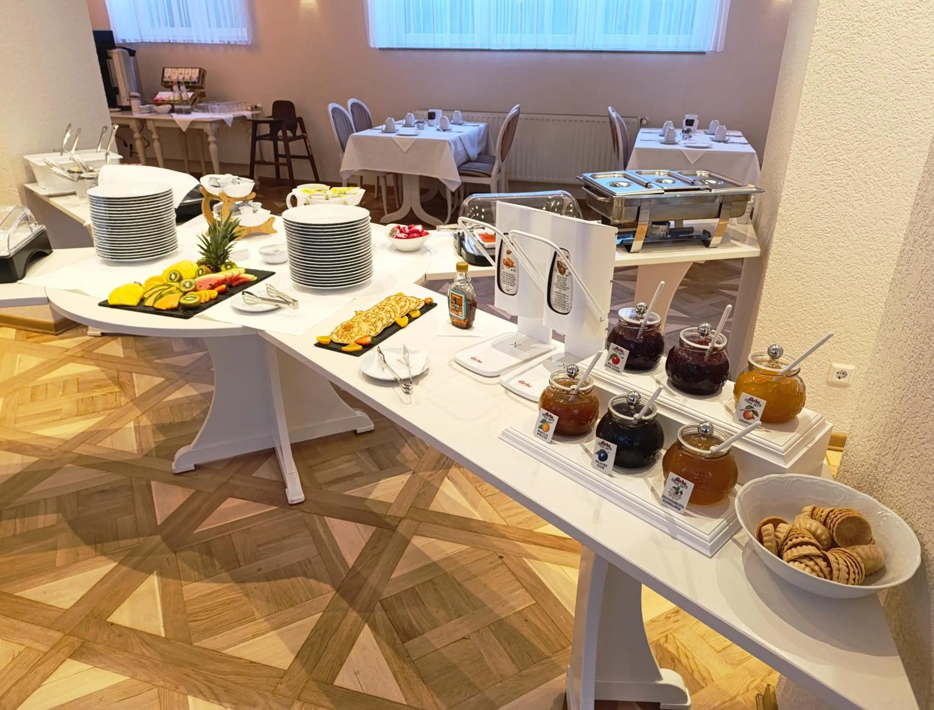 Buffet breakfast in REGIOHOTEL Bunte Stadt Wernigerode - #DirektInDerAltstadt #PrimaFrühstück #TopPreisLeistung #FrischRenoviert
