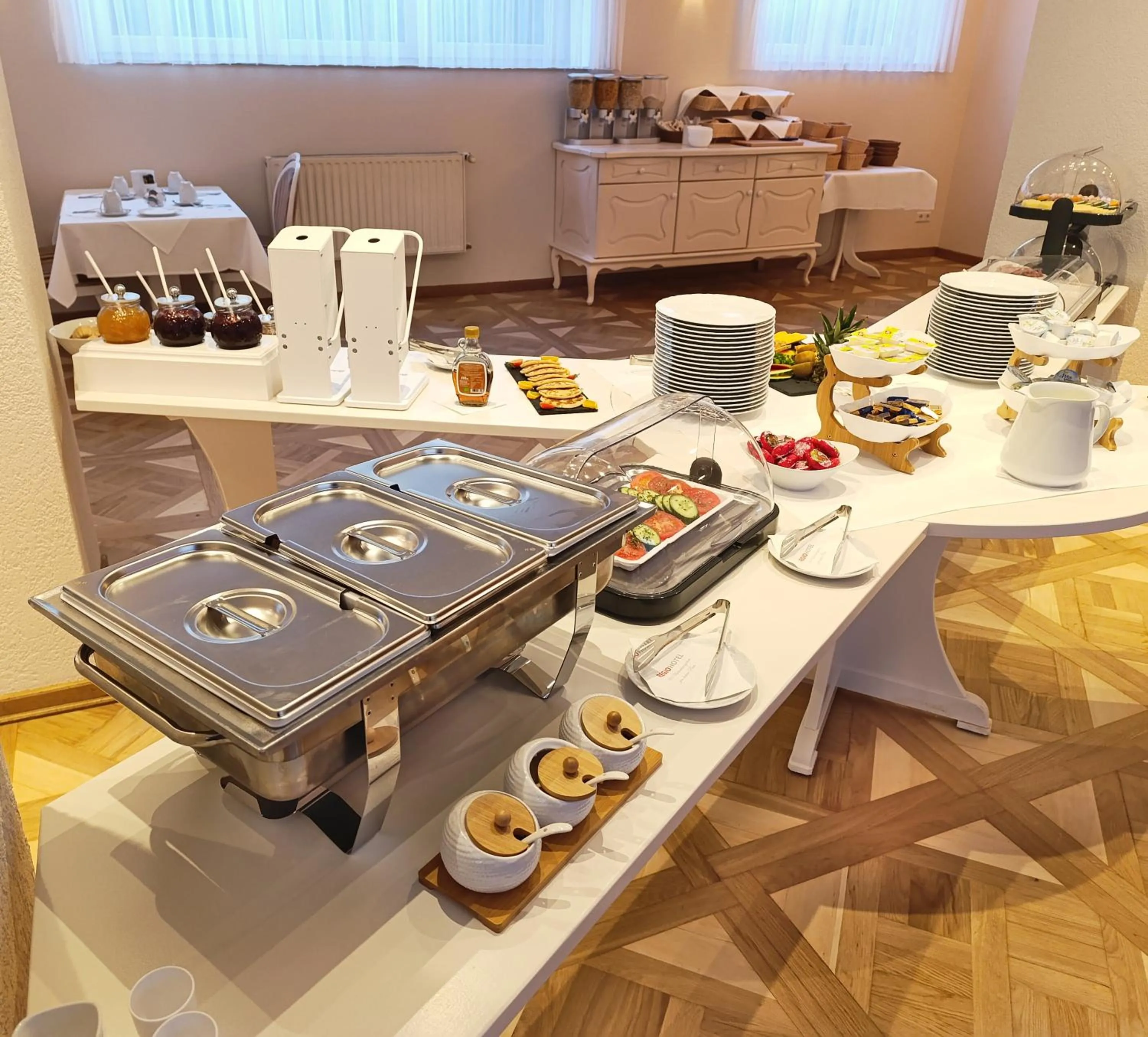Buffet breakfast in REGIOHOTEL Bunte Stadt Wernigerode - #DirektInDerAltstadt #PrimaFrühstück #TopPreisLeistung #FrischRenoviert