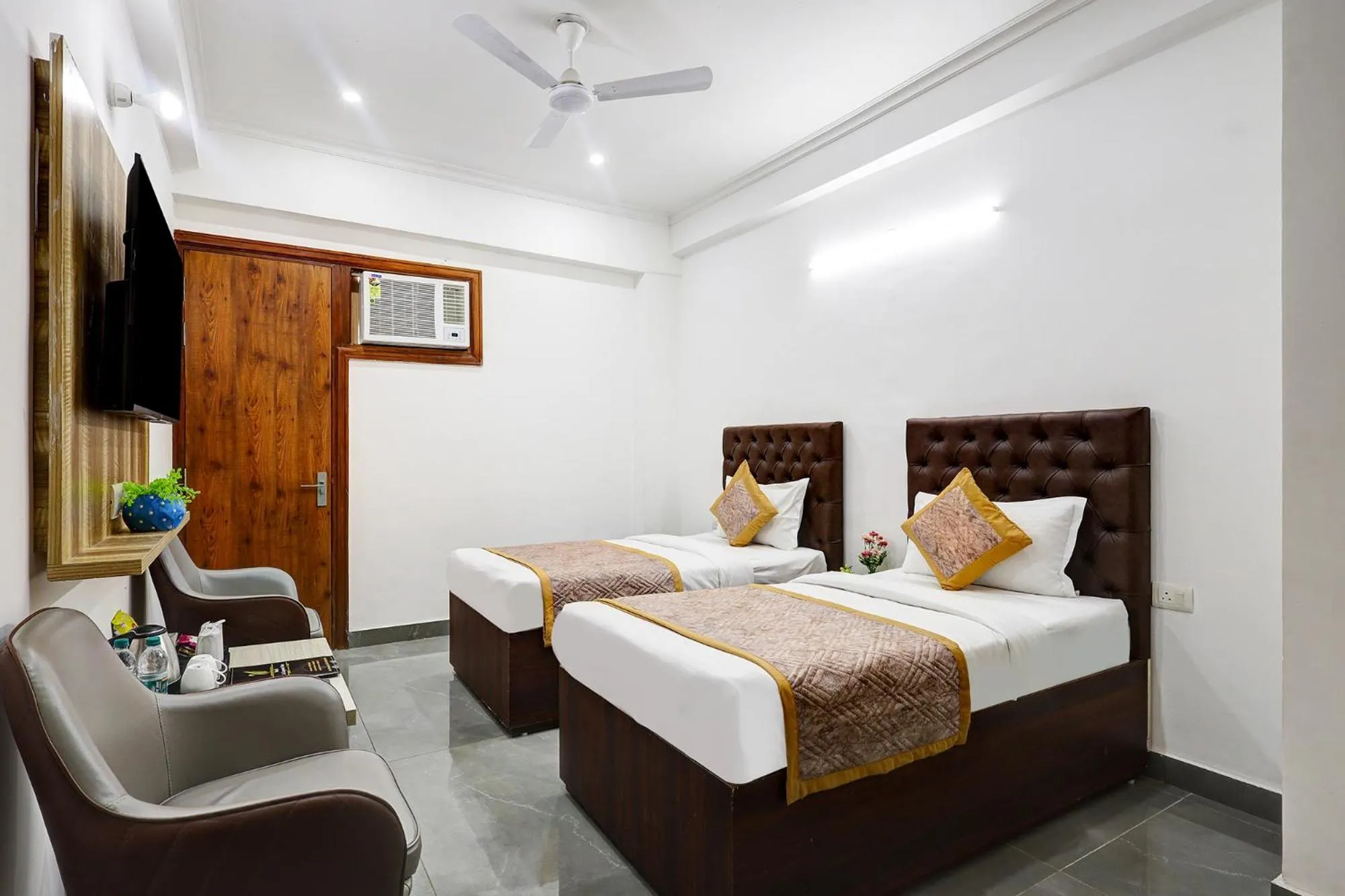 Bed in FabHotel La Corporate Suite