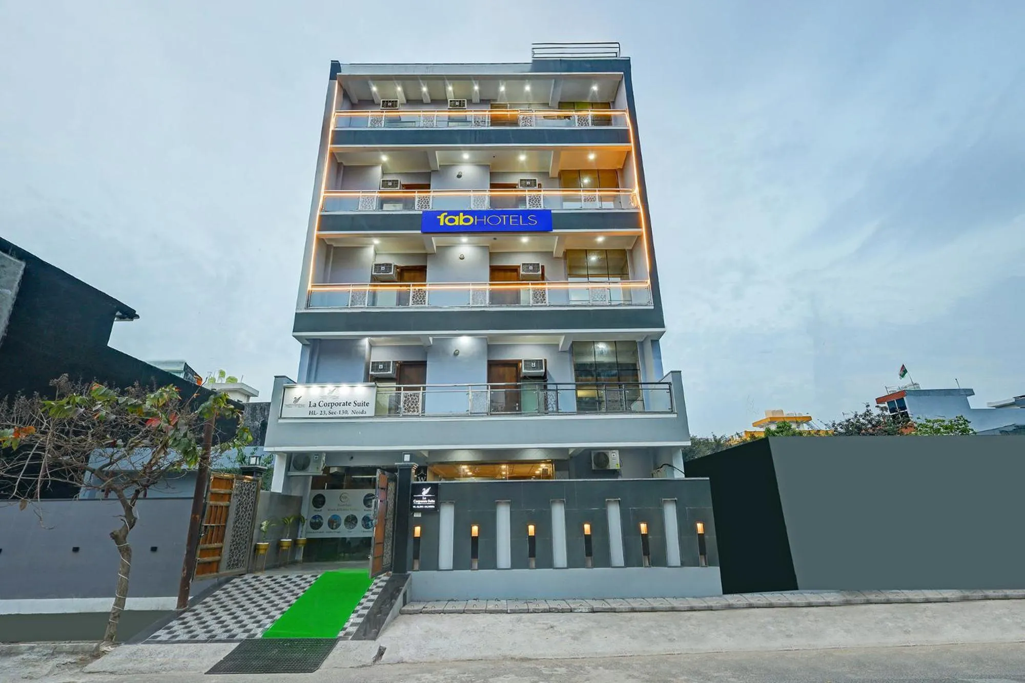 FabHotel La Corporate Suite