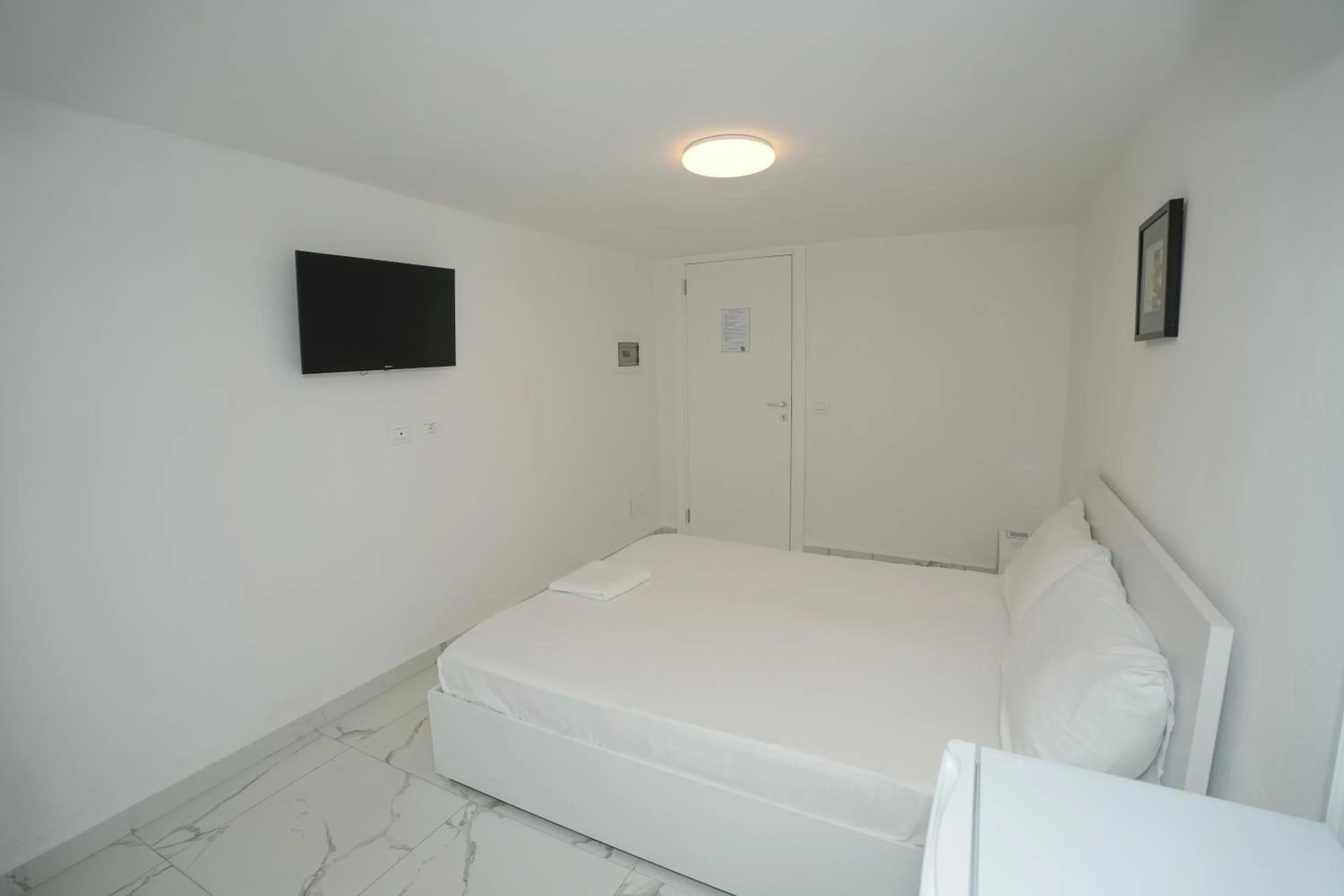 Bedroom, Bed in Enles Hotel