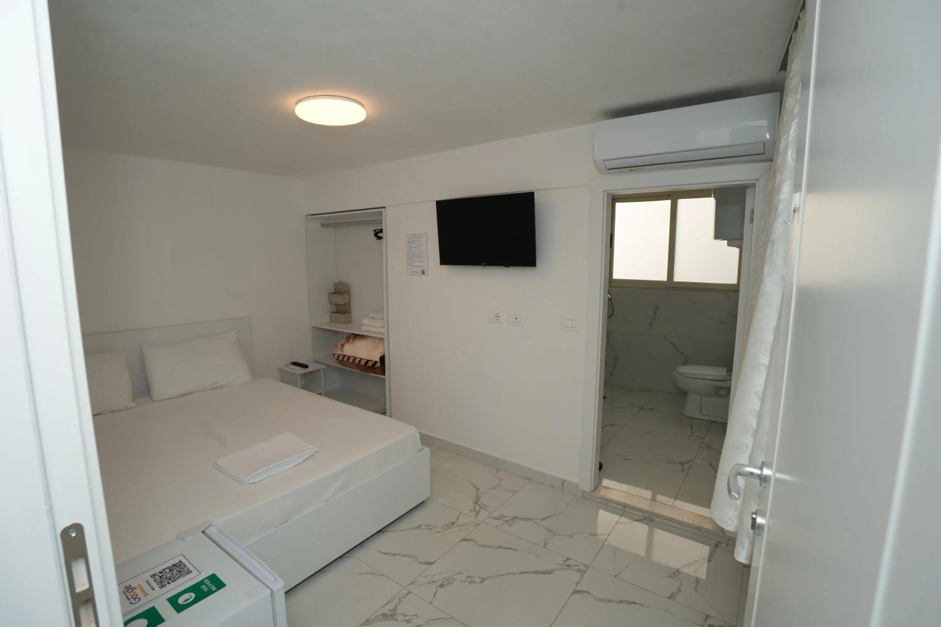 Bedroom, Bed in Enles Hotel