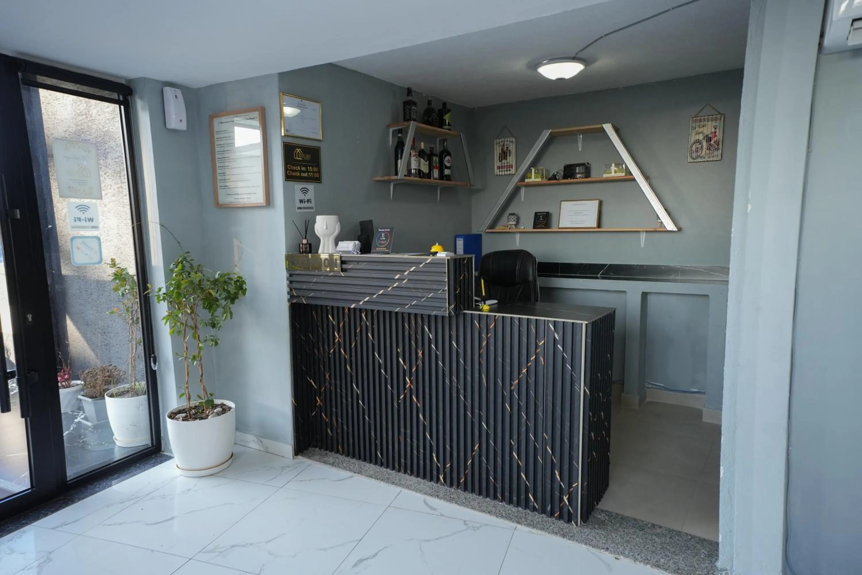 Lobby or reception in Enles Hotel