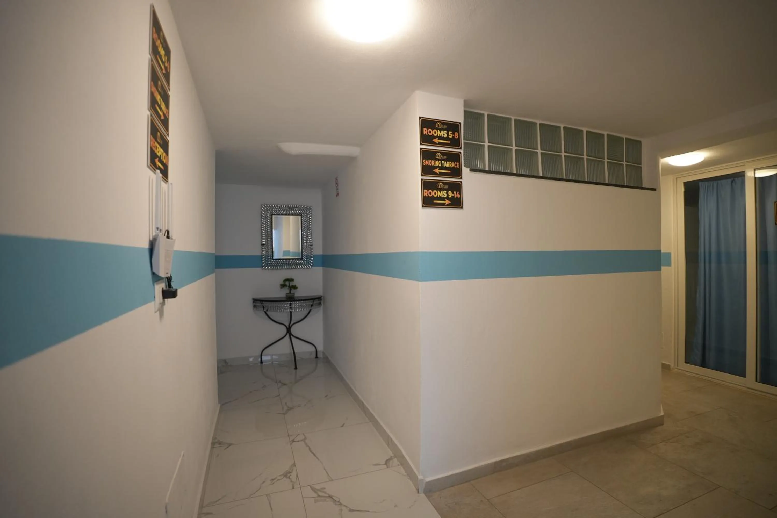 Lobby or reception in Enles Hotel