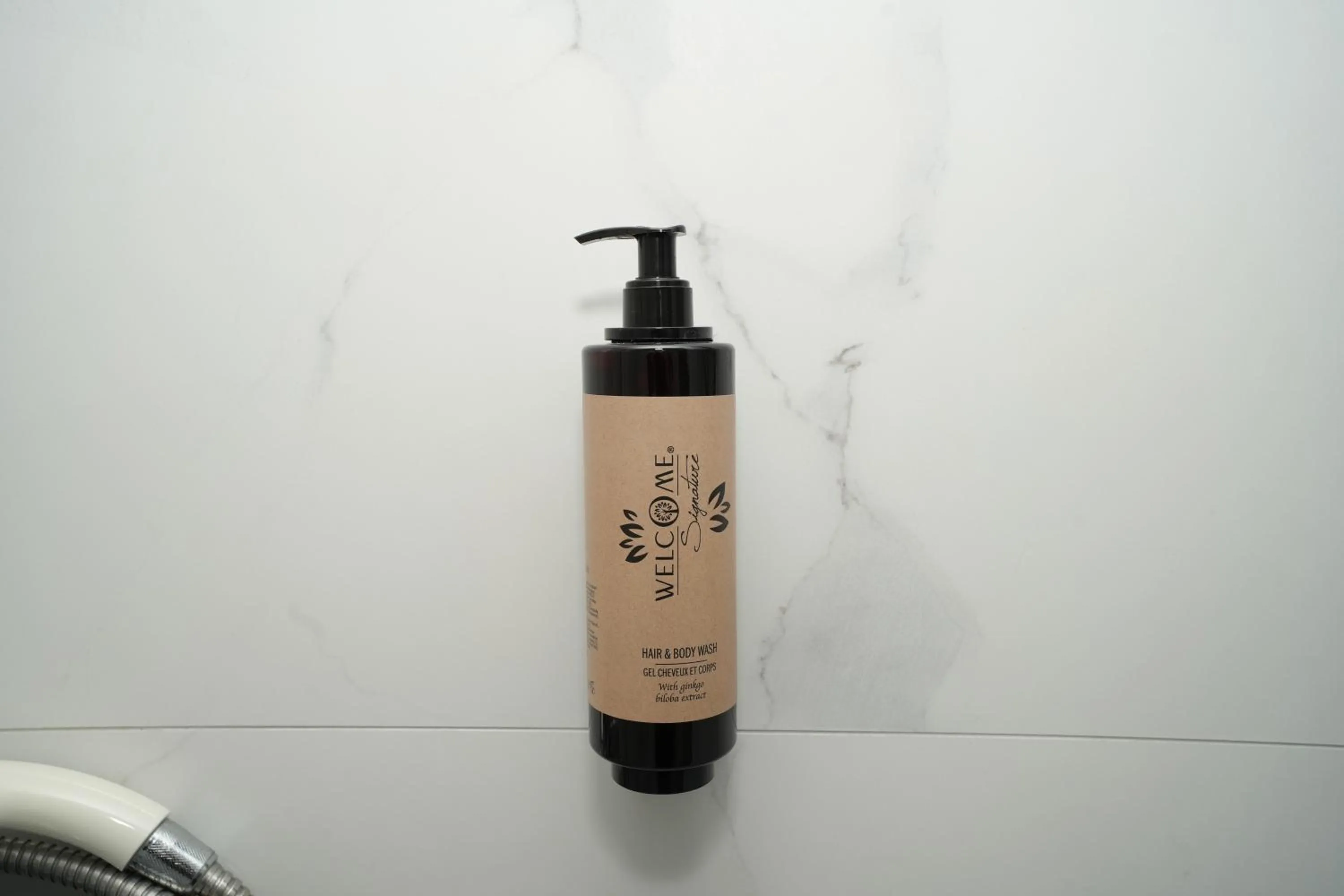 Bathroom in Enles Hotel