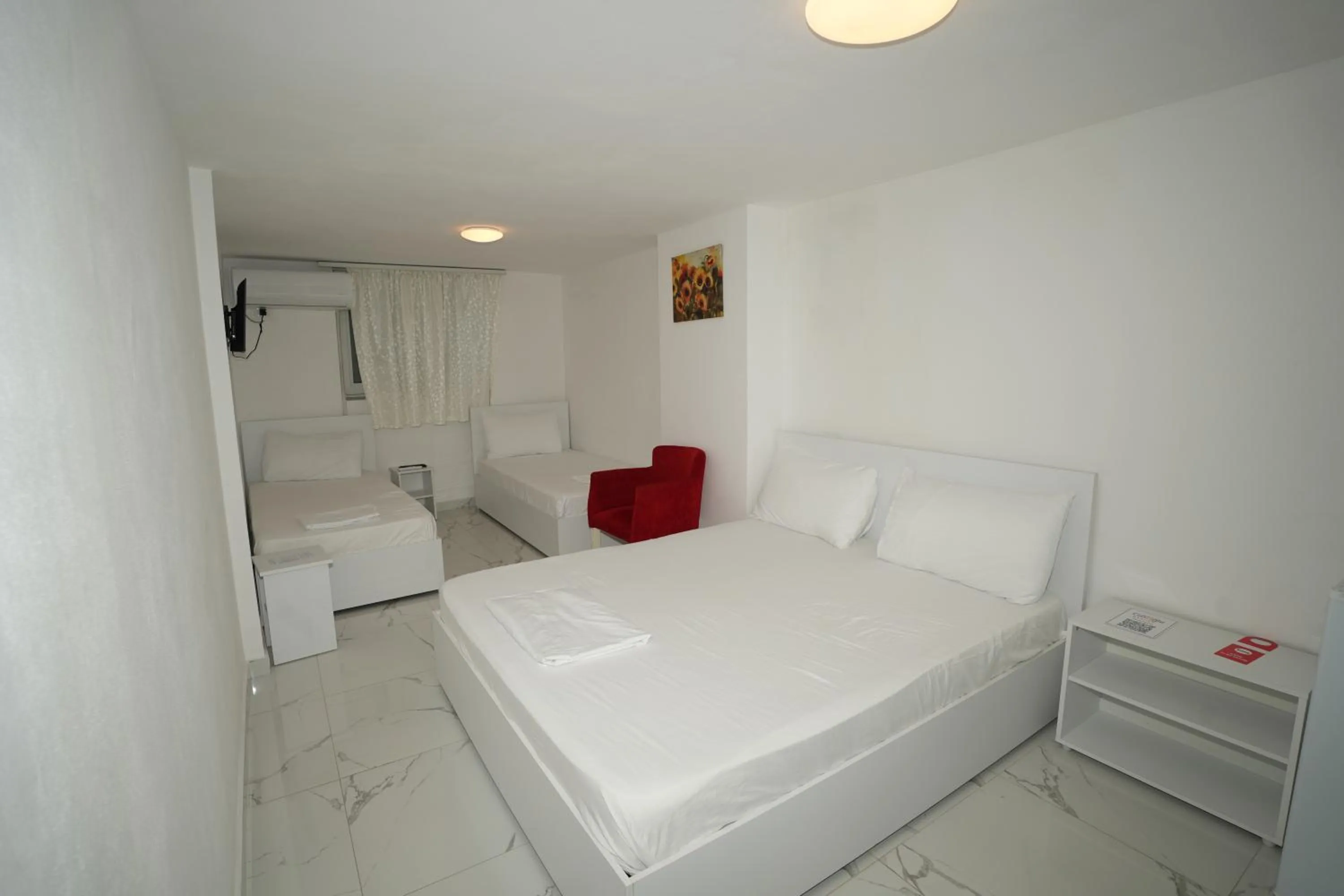 Bedroom, Bed in Enles Hotel