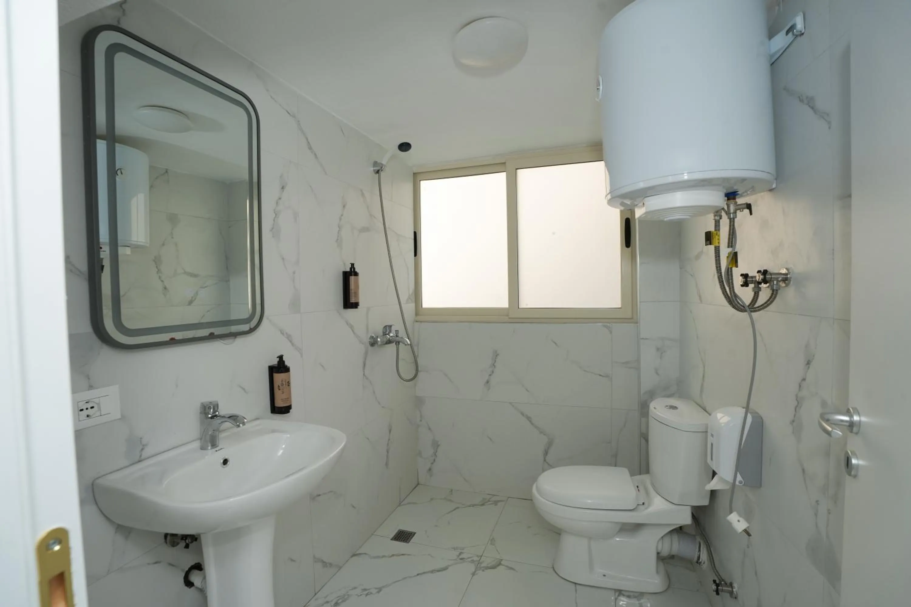 Bathroom in Enles Hotel