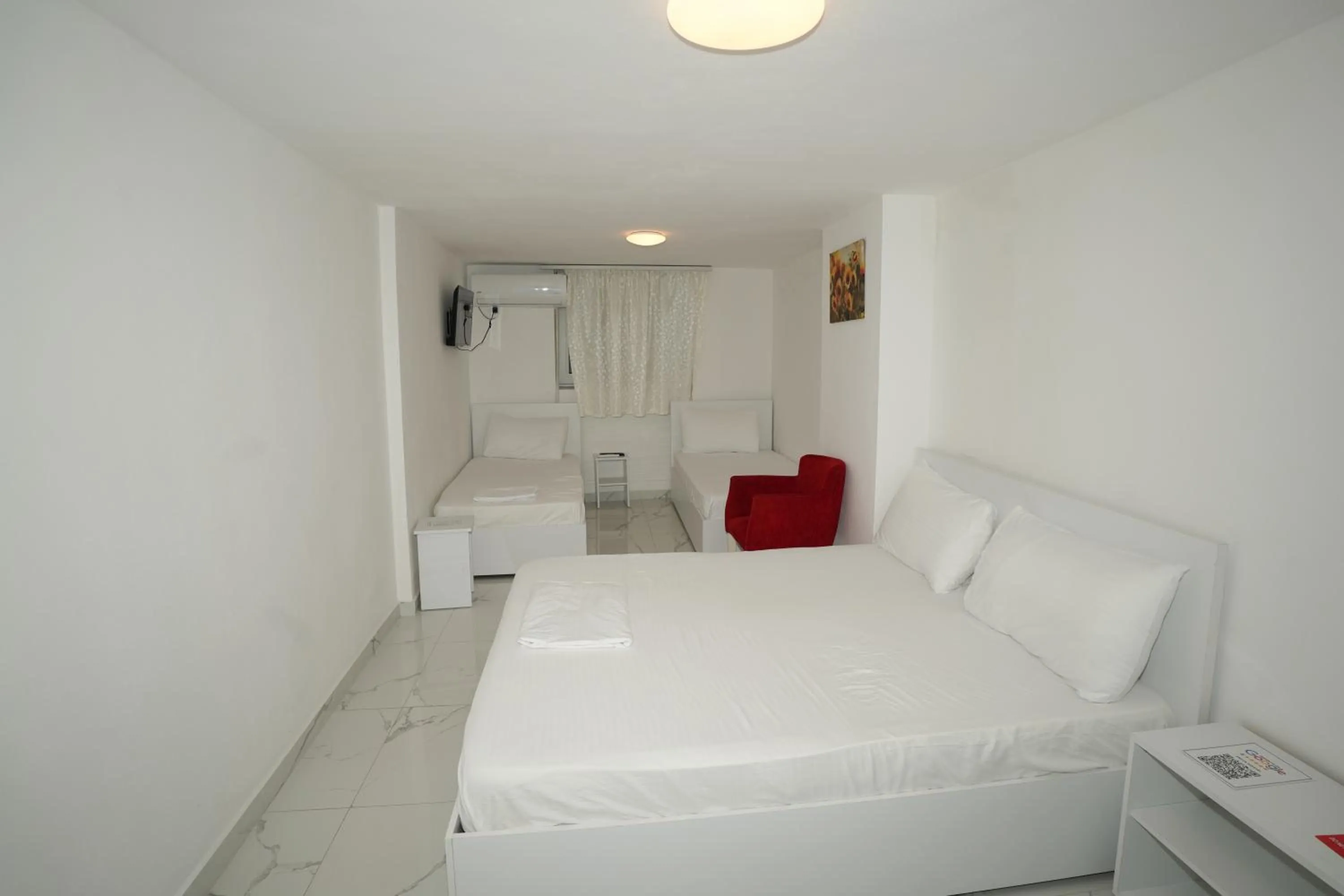 Bedroom, Bed in Enles Hotel