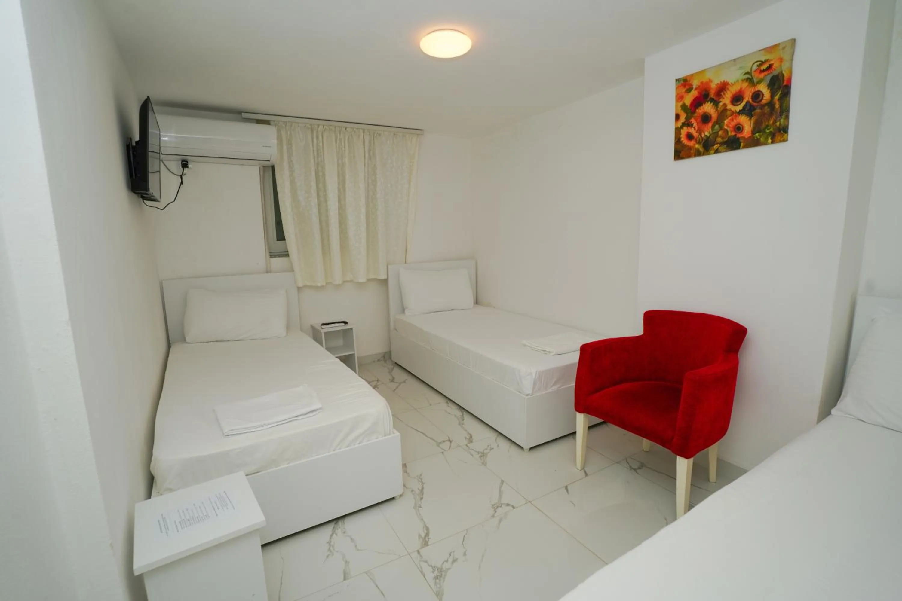 Bedroom, Bed in Enles Hotel