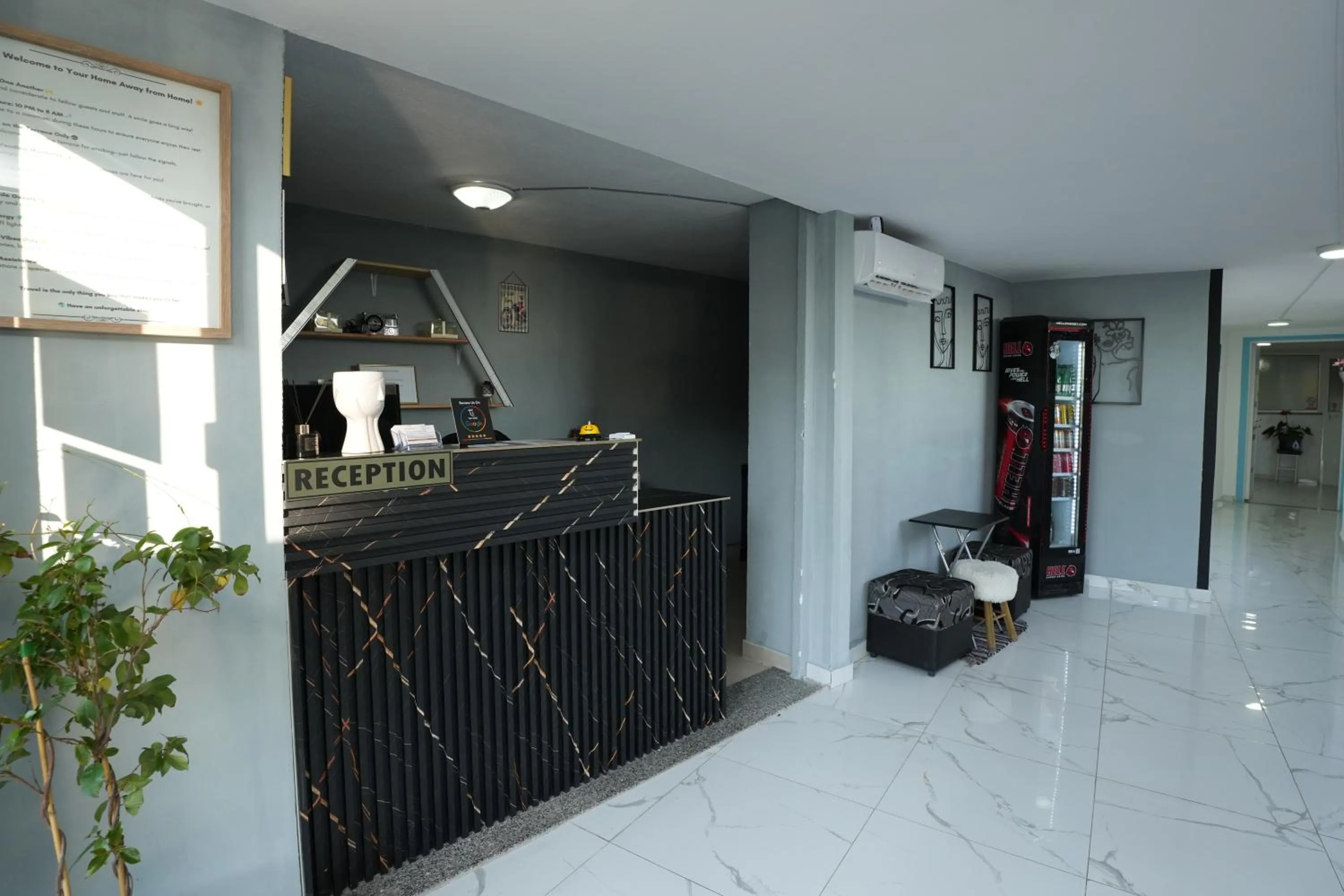 Lobby or reception in Enles Hotel