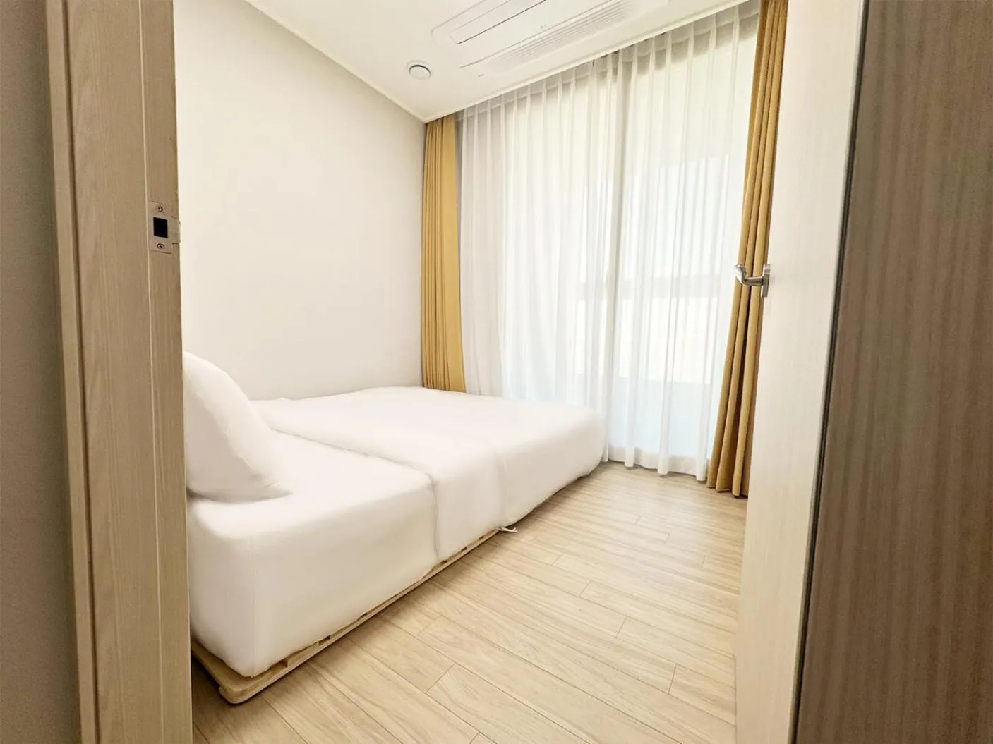 Bed in The November Stay Guri Station