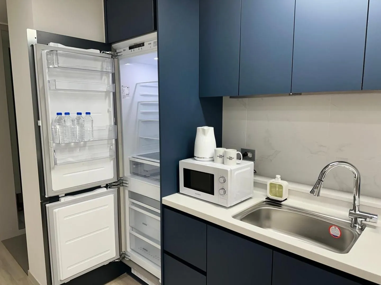 Kitchen or kitchenette in The November Stay Guri Station