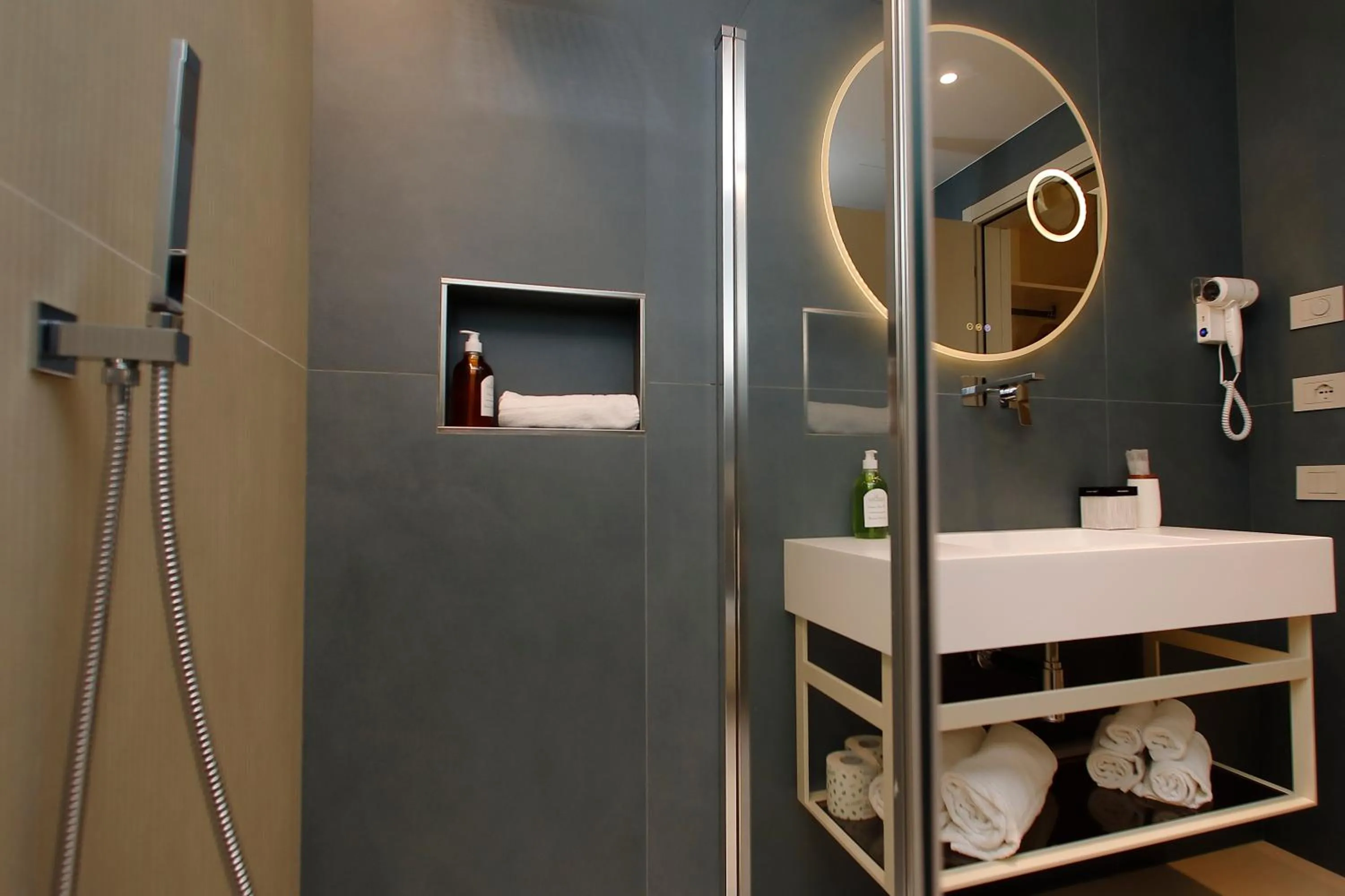 Shower in Hotel Unico by Dori