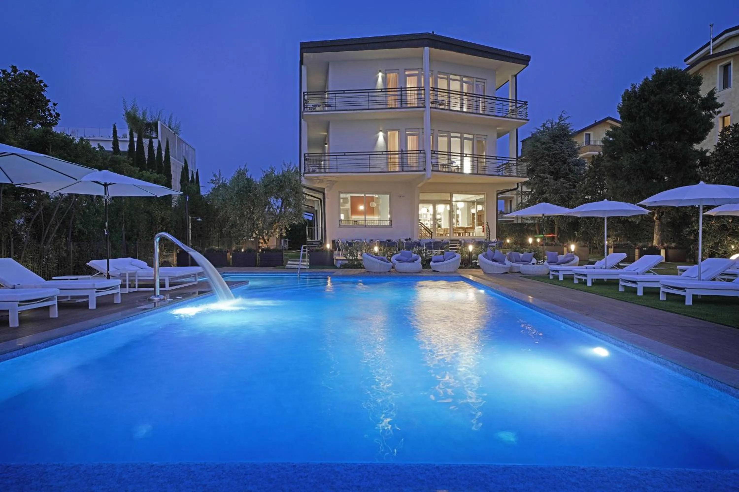 Pool view in Hotel Unico by Dori