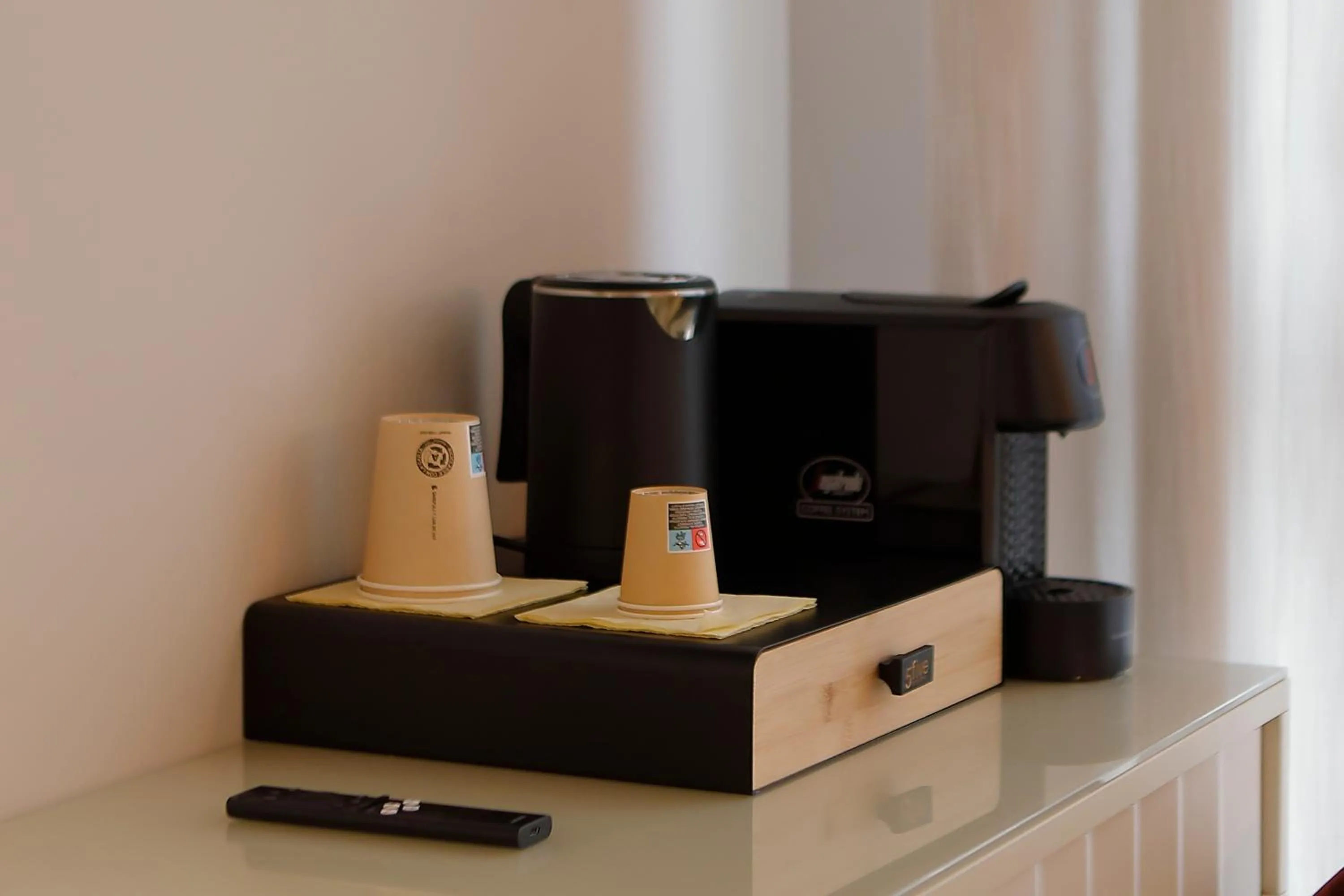 Coffee/tea facilities in Hotel Unico by Dori