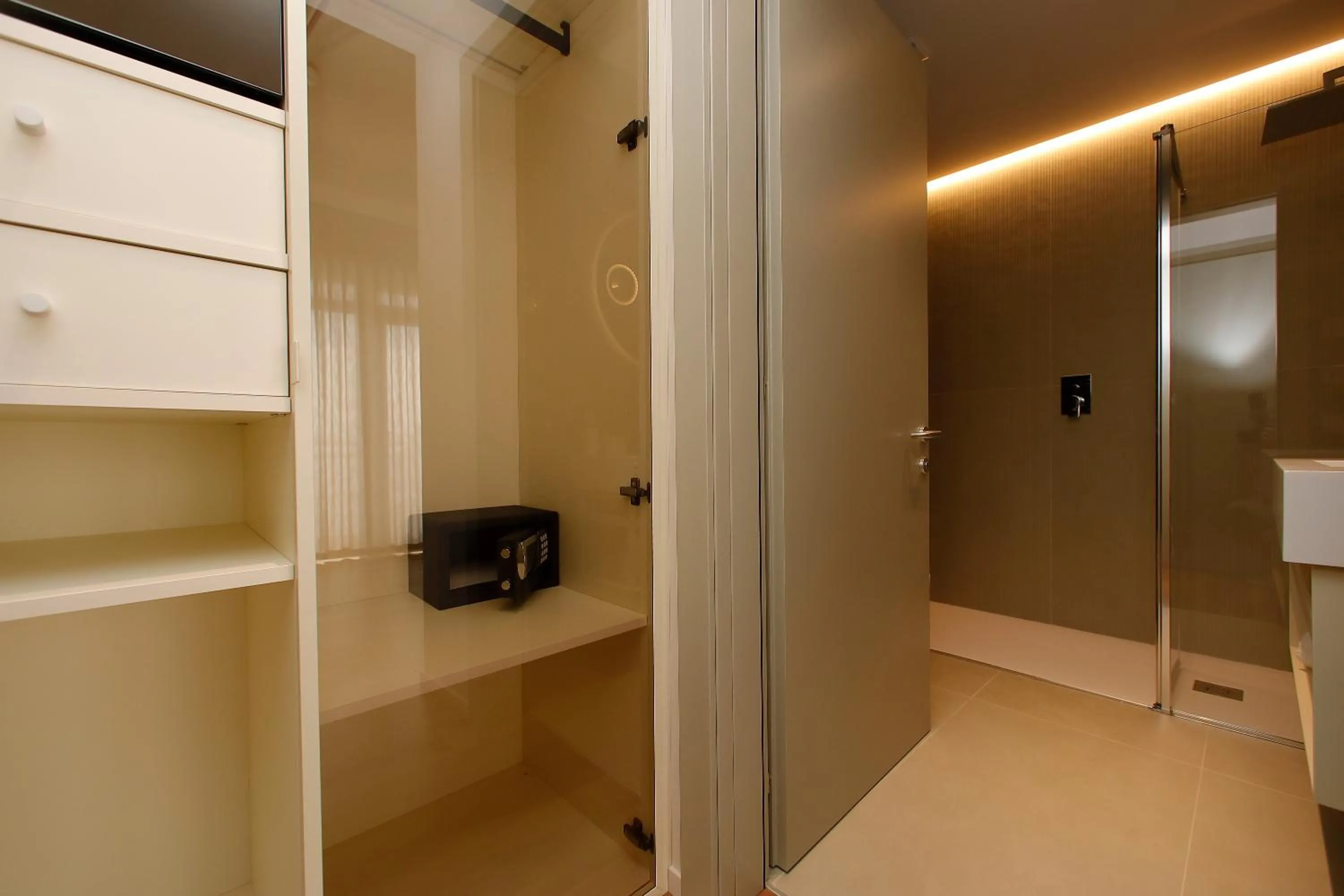wardrobe in Hotel Unico by Dori