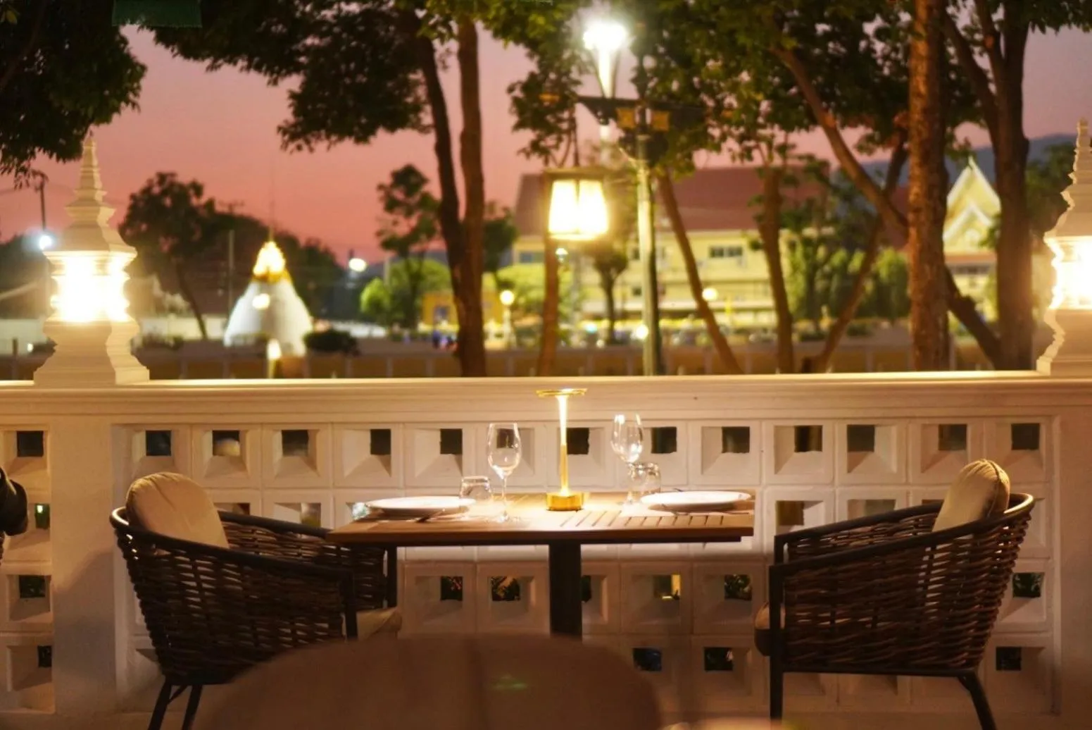 Dining area in March Hotel & Suite Riverside