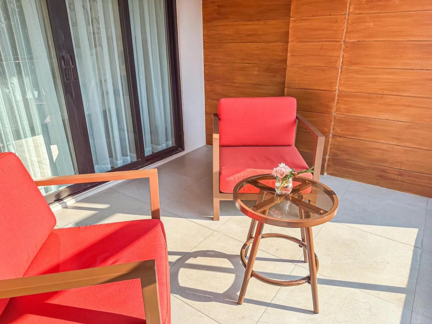 Seating area in March Hotel & Suite Riverside