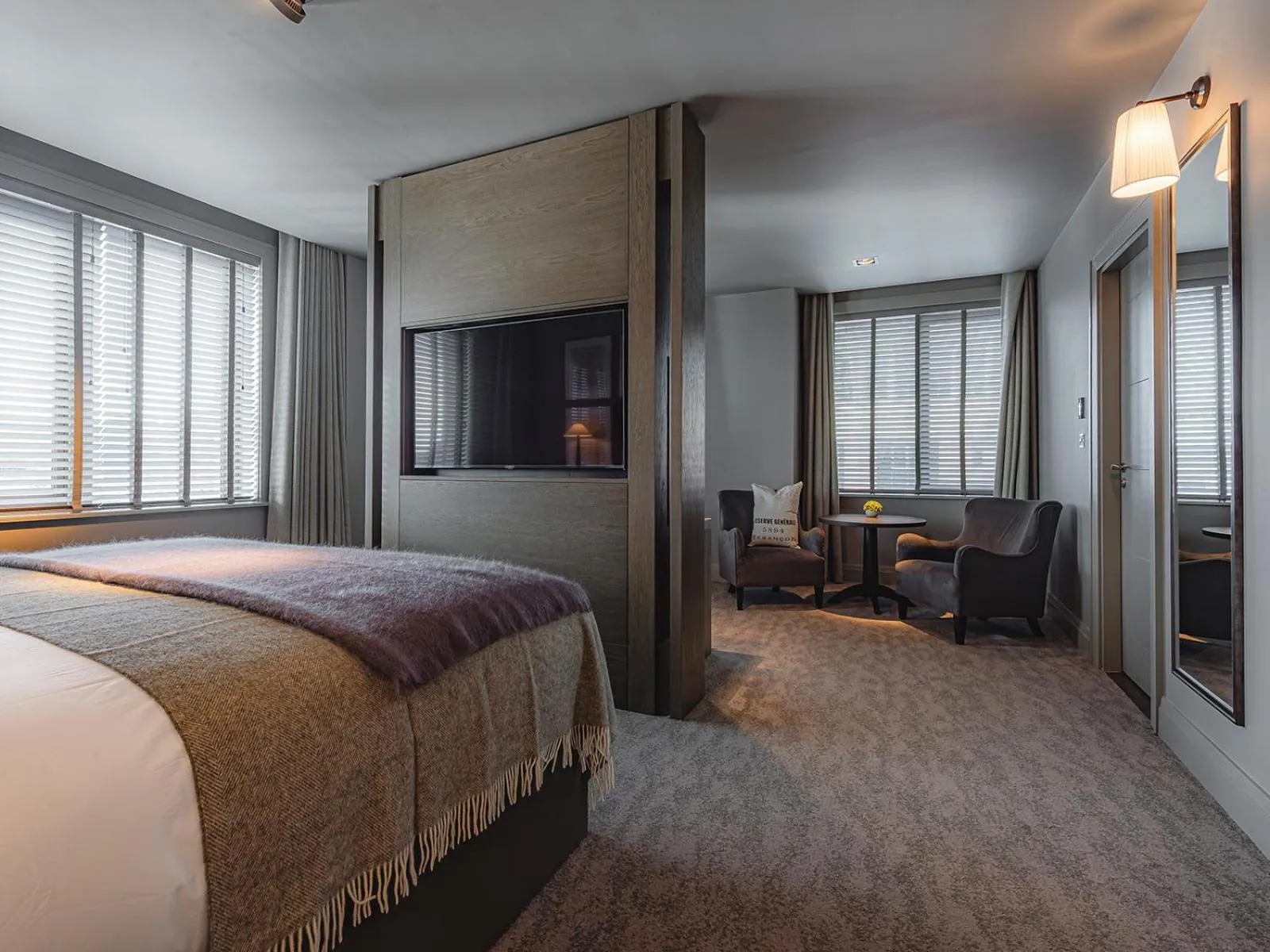 Photo of the whole room, Bed in Dakota Newcastle