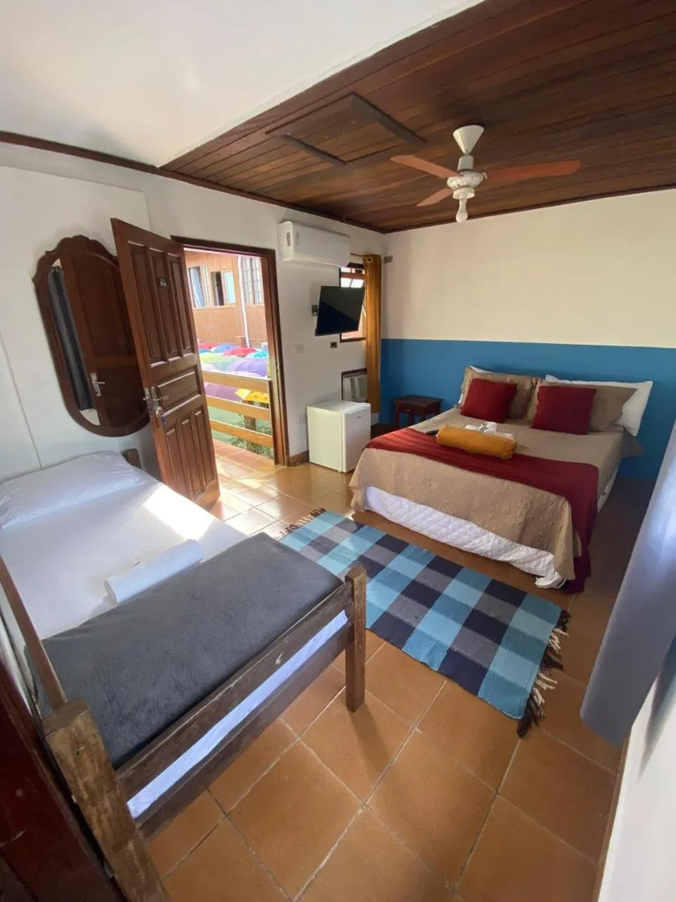 Communal lounge/ TV room, Bed in POUSO DE ICARO - POUSADA NO CENTRO de PARATY