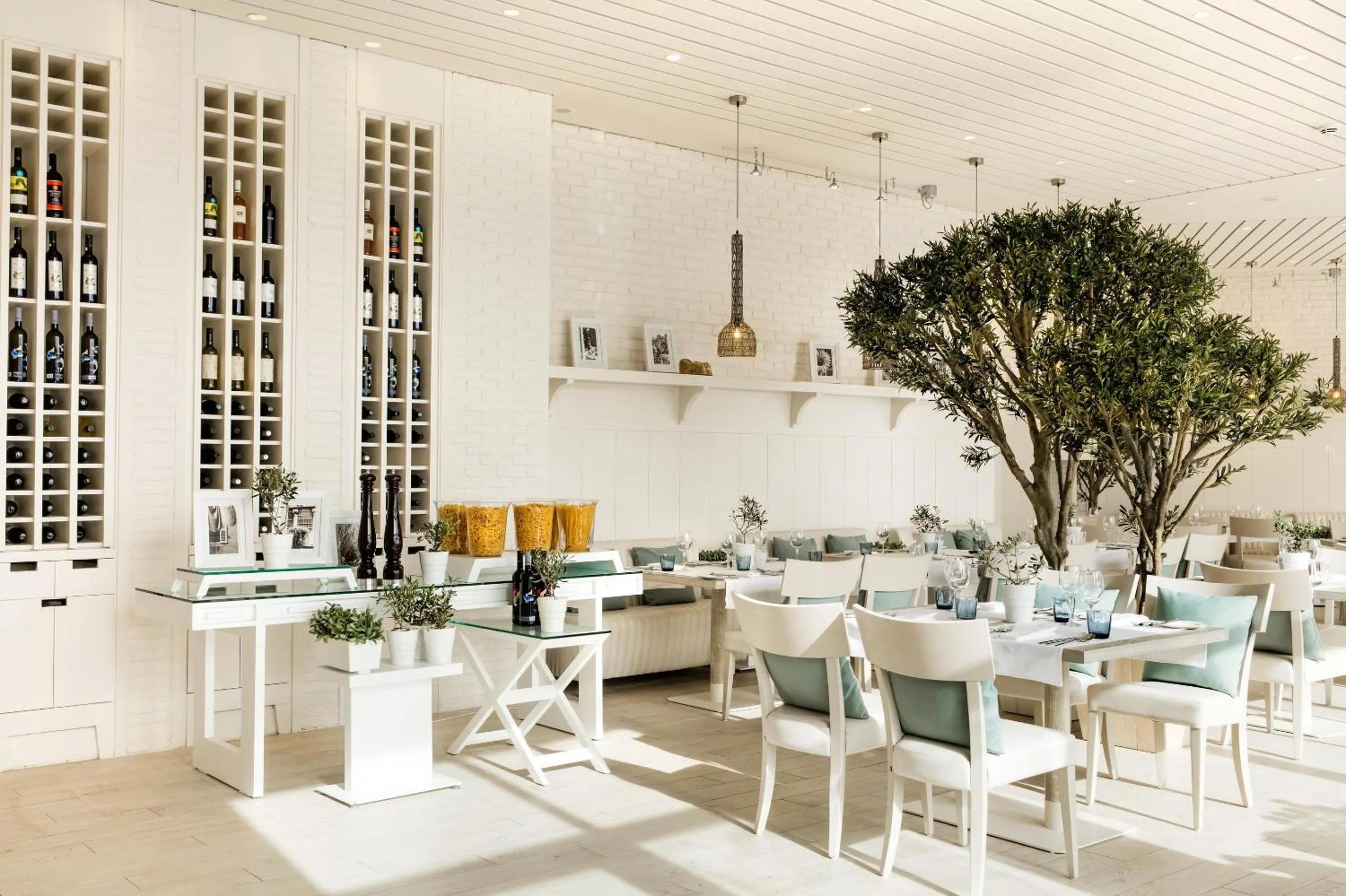 Restaurant/places to eat in Ikos Oceania