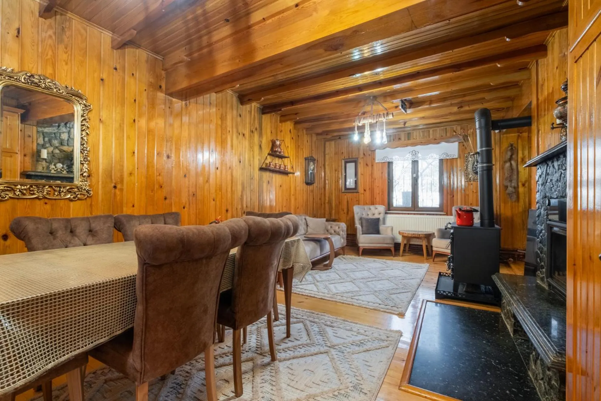 Communal lounge/ TV room in Uludag Tatil Evleri & Villa Dogus Uludağ