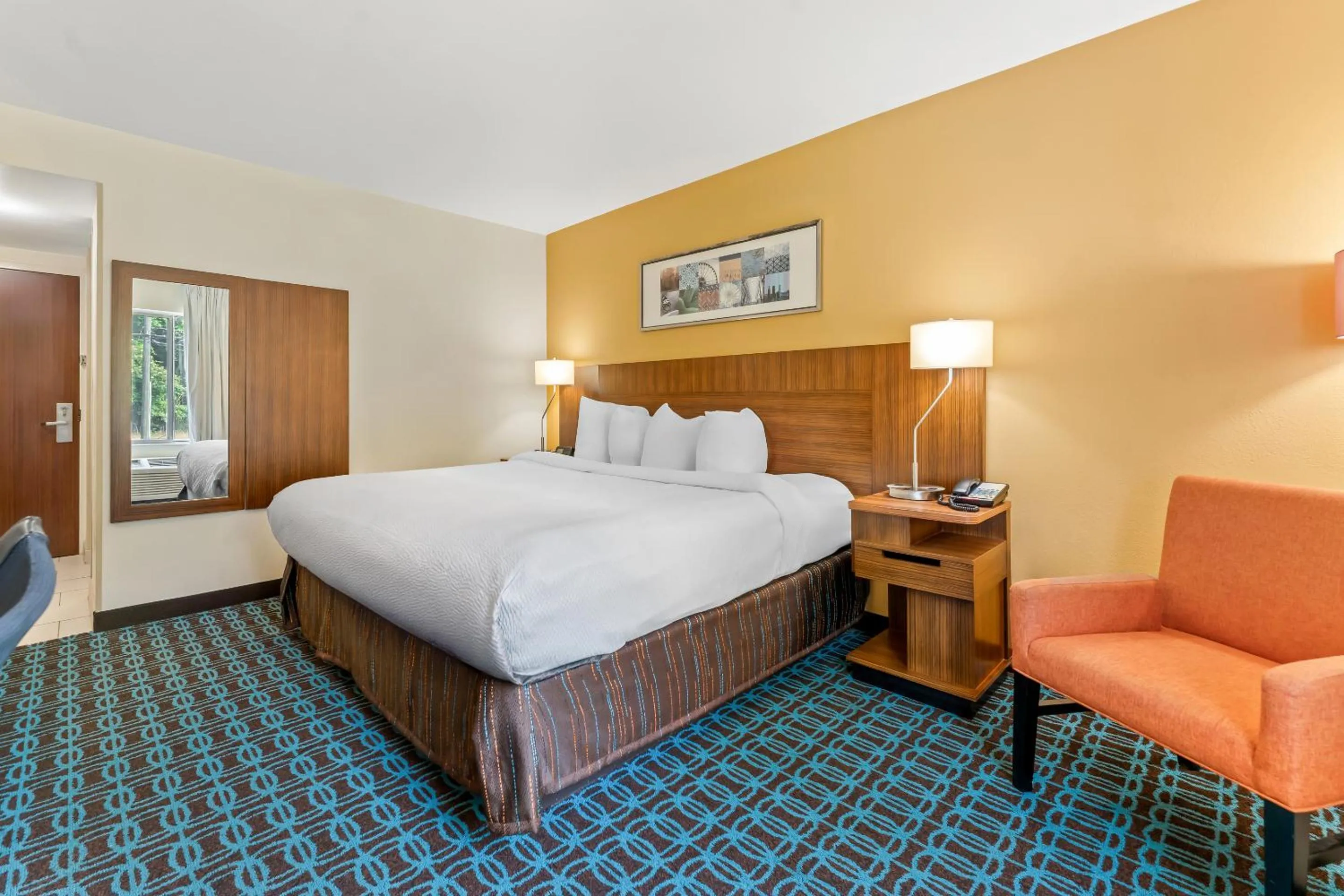 Photo of the whole room in Rodeway Inn