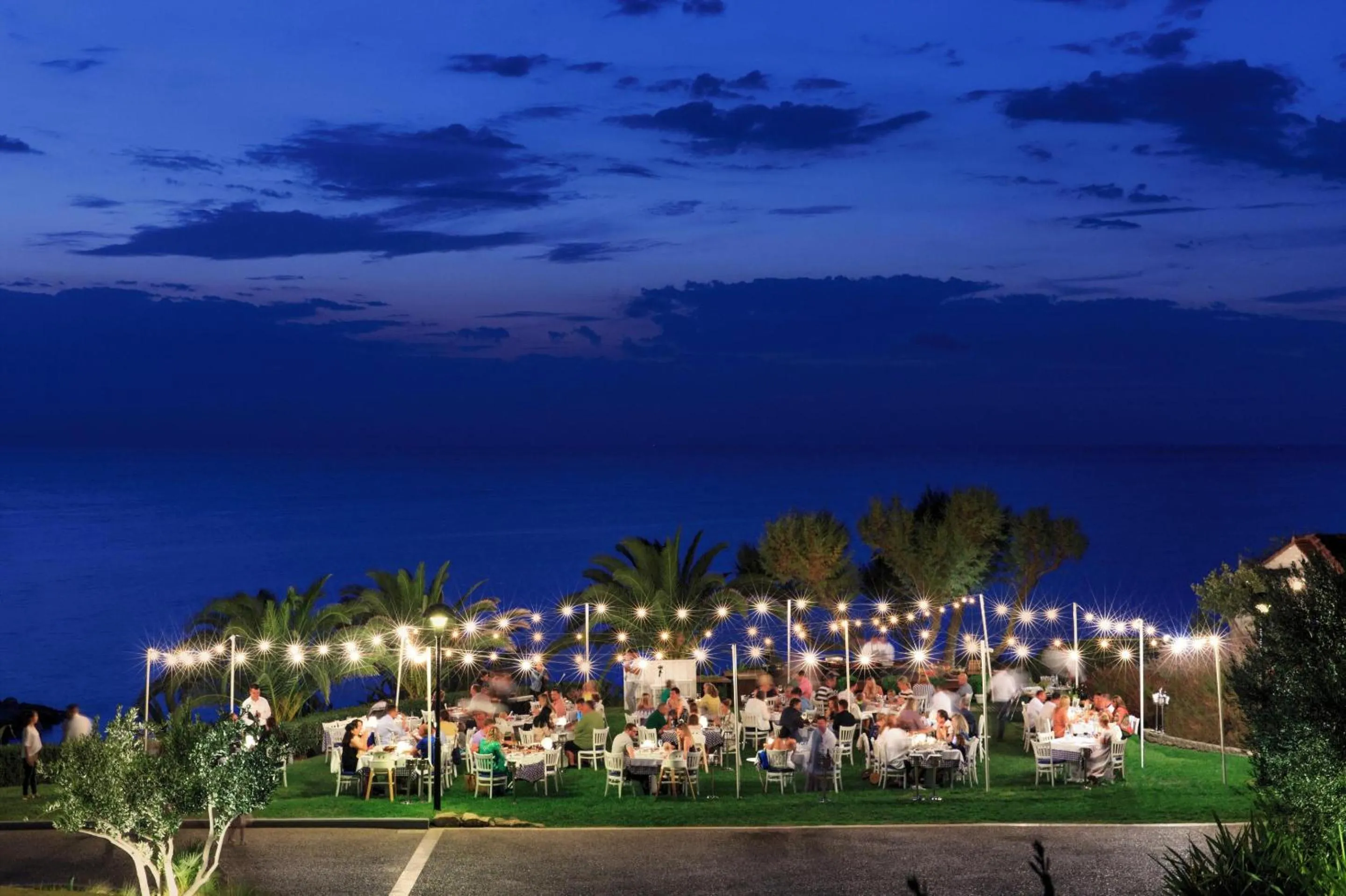 Restaurant/places to eat in Sani Club