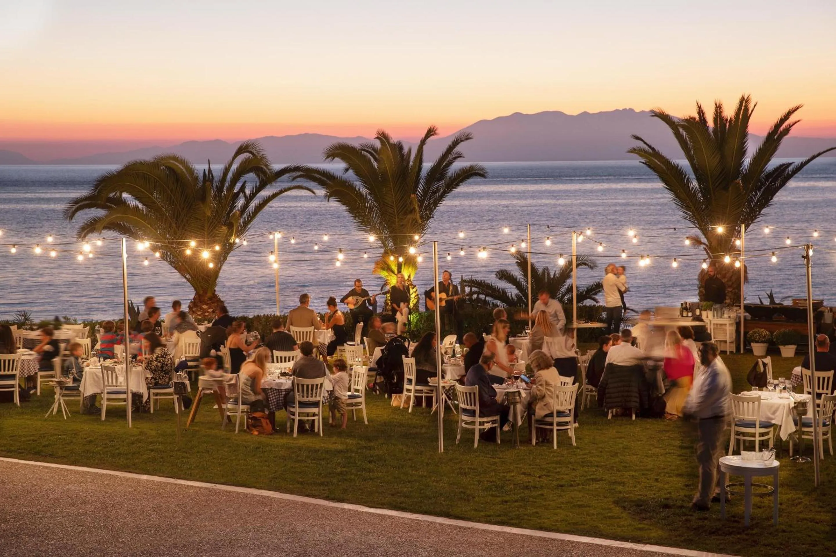 Restaurant/places to eat in Sani Club