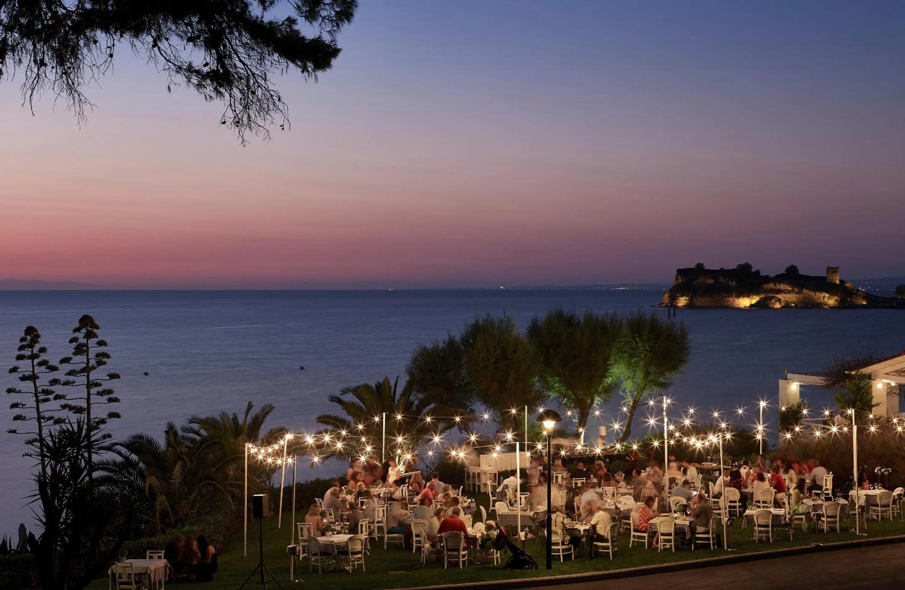 Restaurant/places to eat in Sani Club