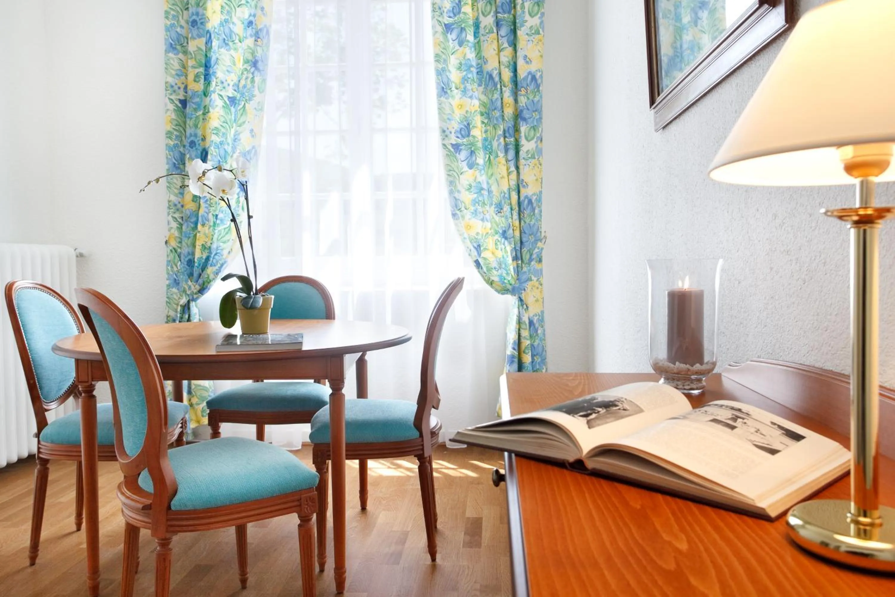 Seating area in Medicis Home Beaune