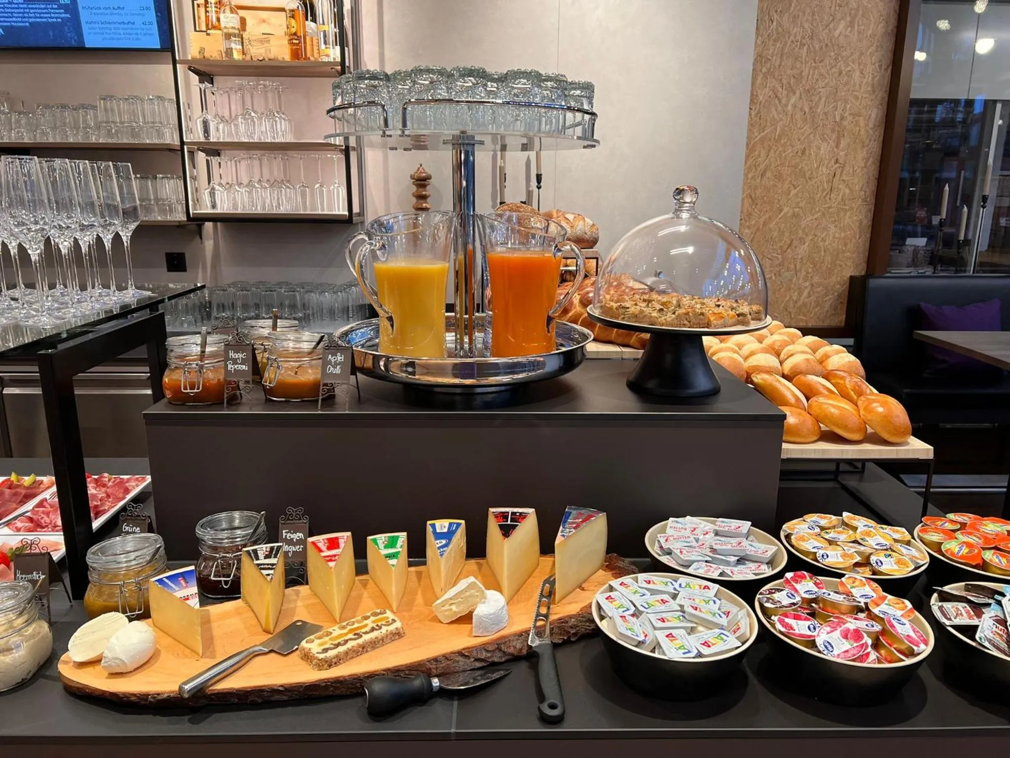 Buffet breakfast in Hotel Thurgauerhof Self-Check-in