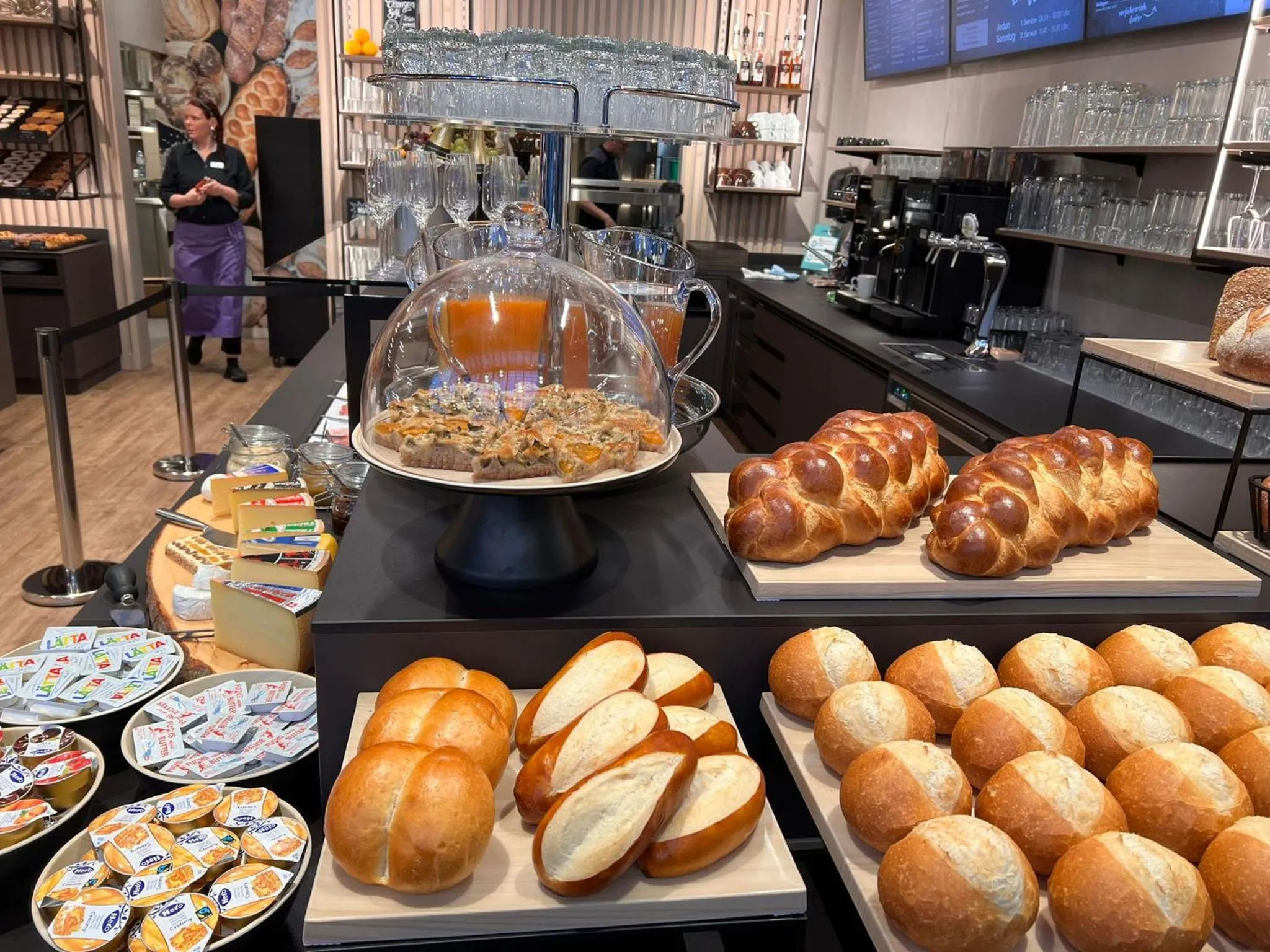 Buffet breakfast in Hotel Thurgauerhof Self-Check-in